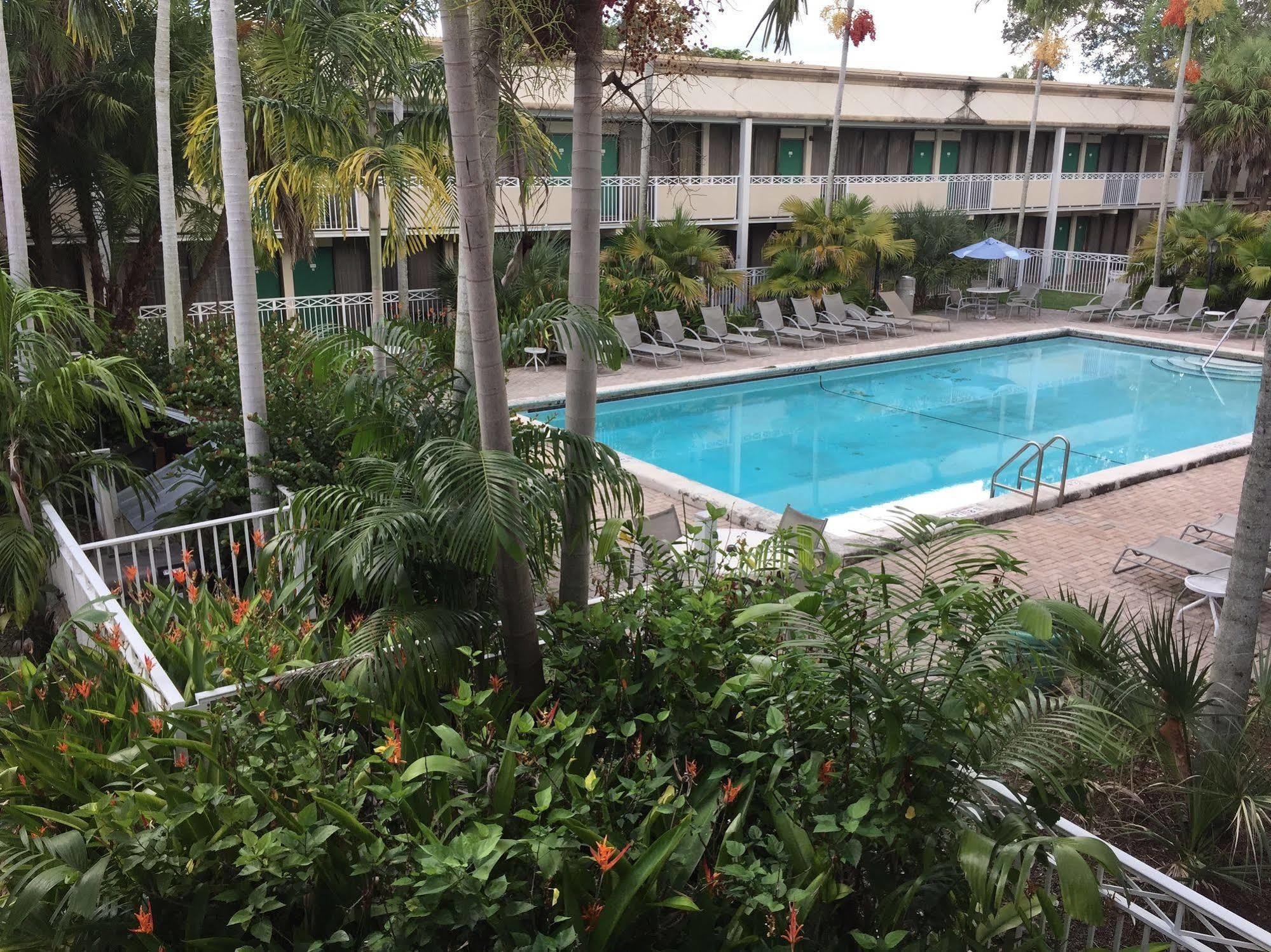 Hotel Sawgrass & Conference Center 2*