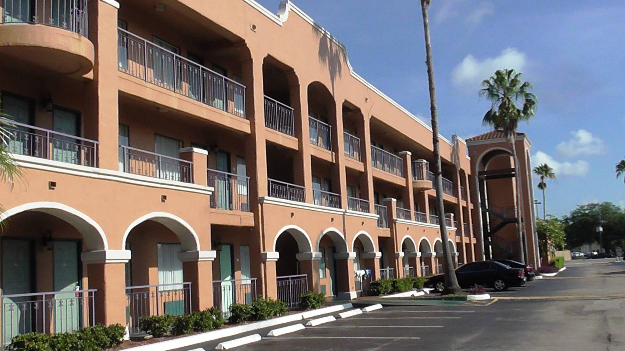 Hotel Ramada By Wyndham Downtown Kissimmee