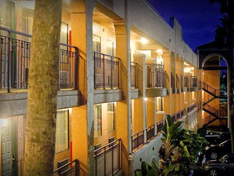 Ramada By Wyndham Downtown Hotel Kissimmee