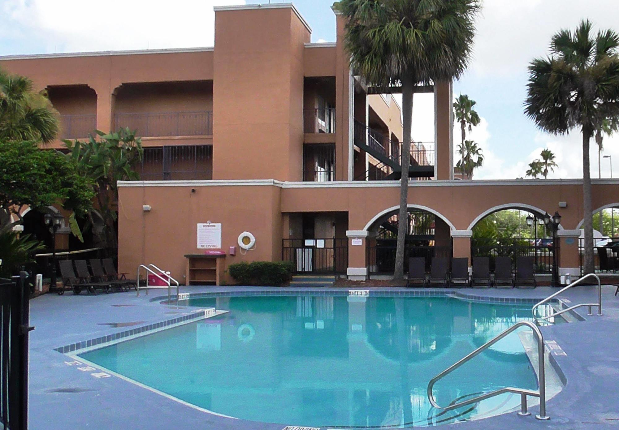 Ramada By Wyndham Downtown Hotel Kissimmee