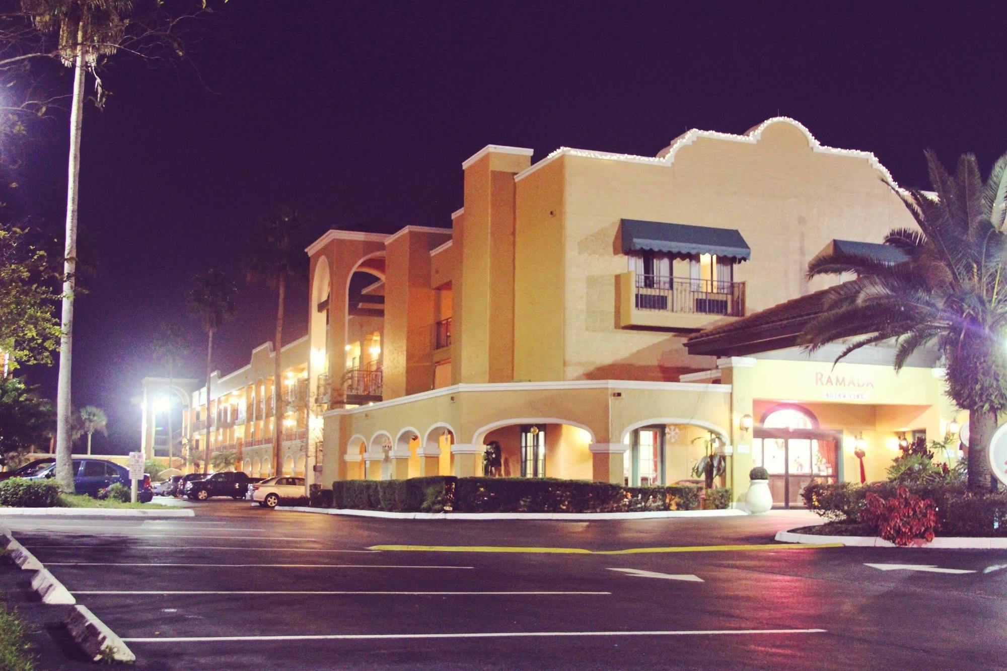 Hotel Ramada By Wyndham Downtown