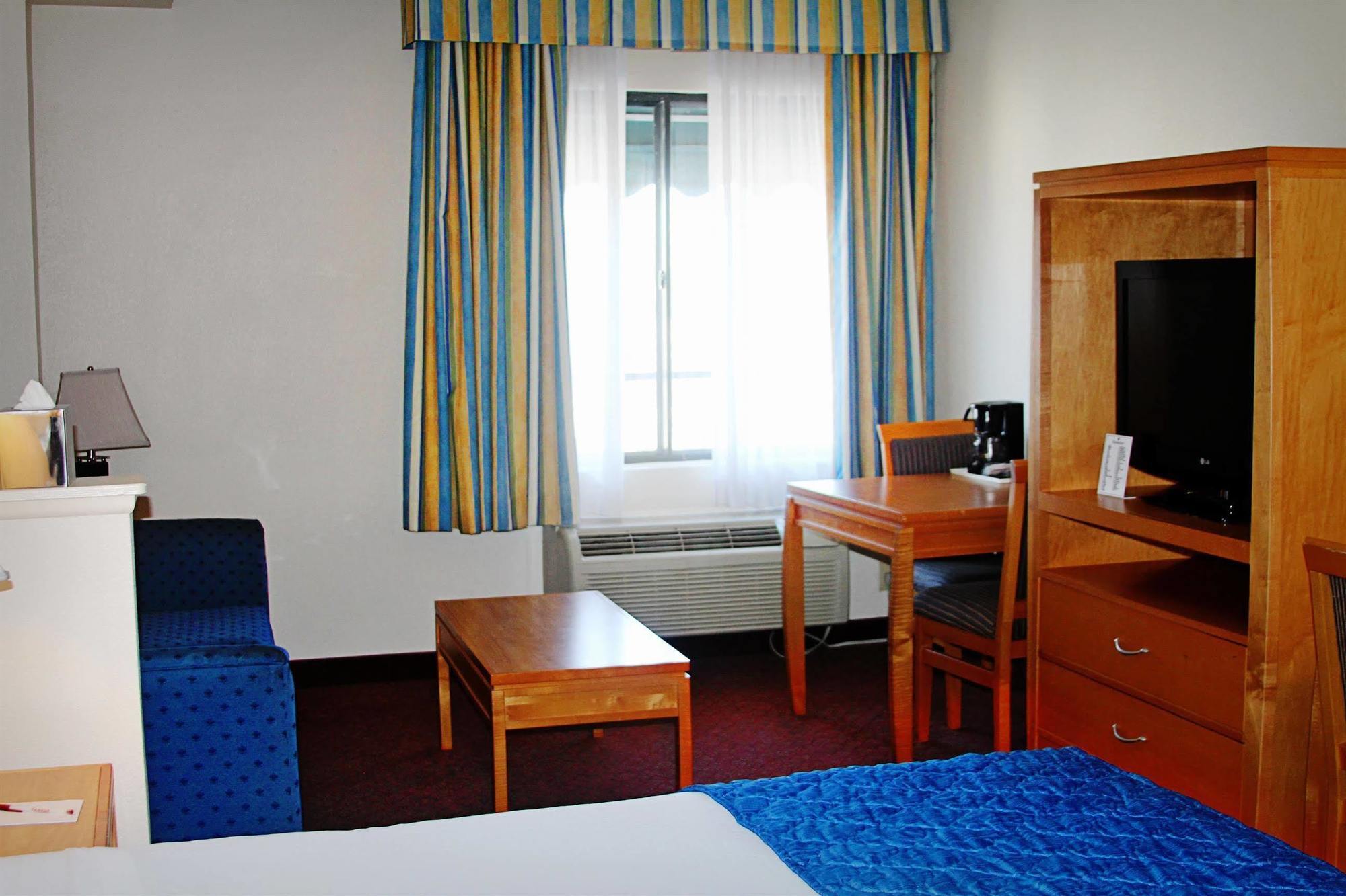Ramada By Wyndham Downtown 3*