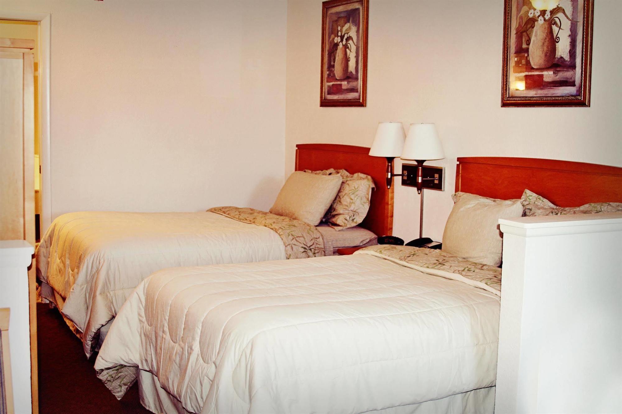 Hotel Ramada By Wyndham Downtown 3*