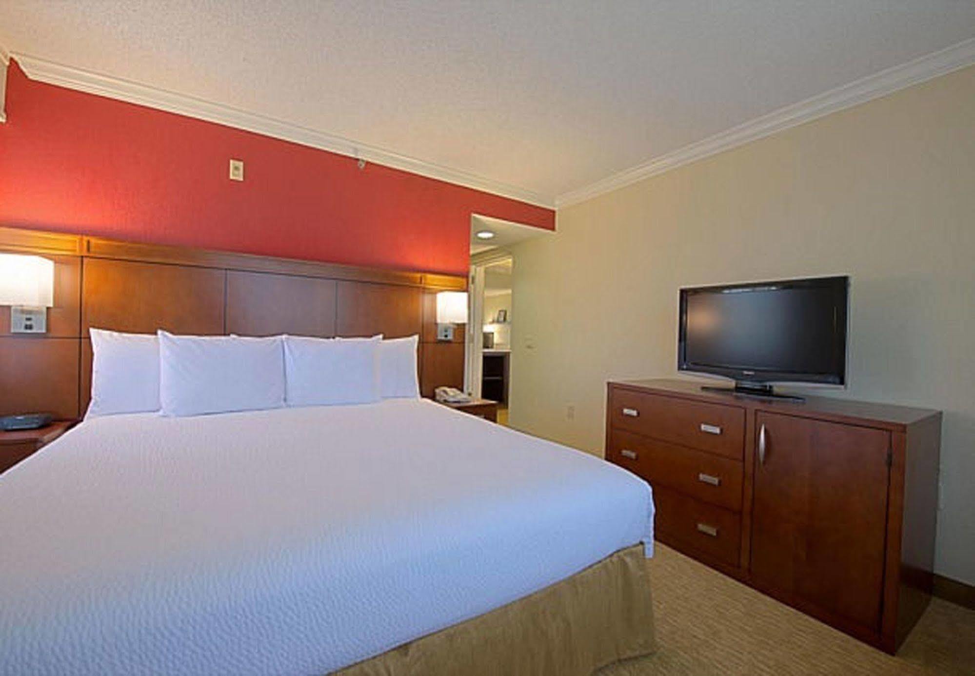Courtyard By Marriott -