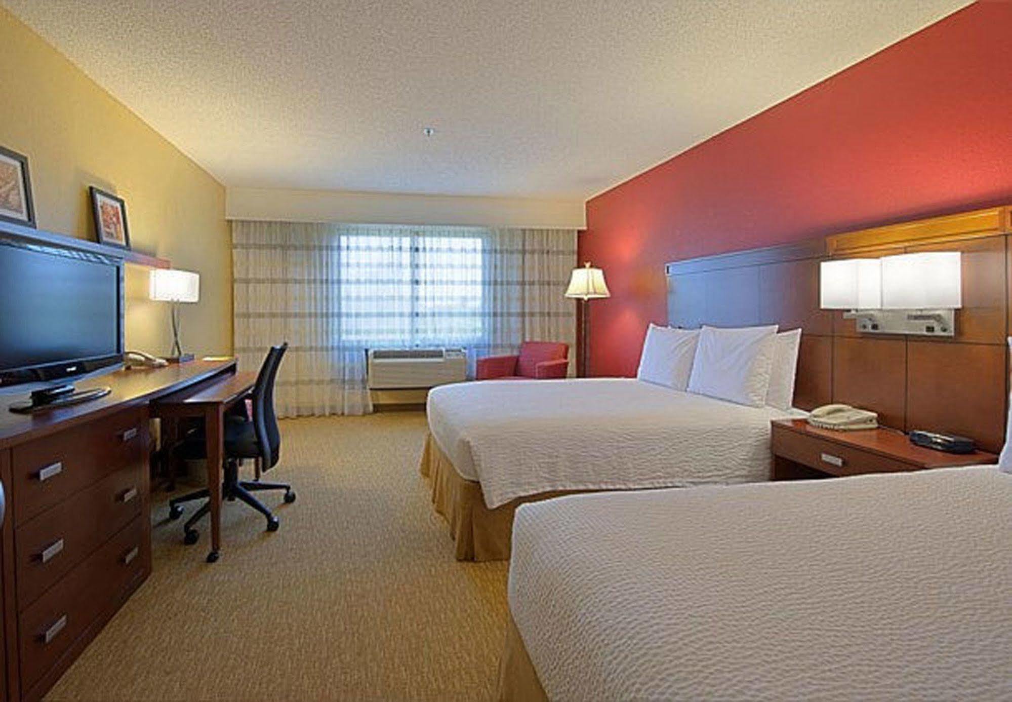 Hotel Courtyard By Marriott - 3*
