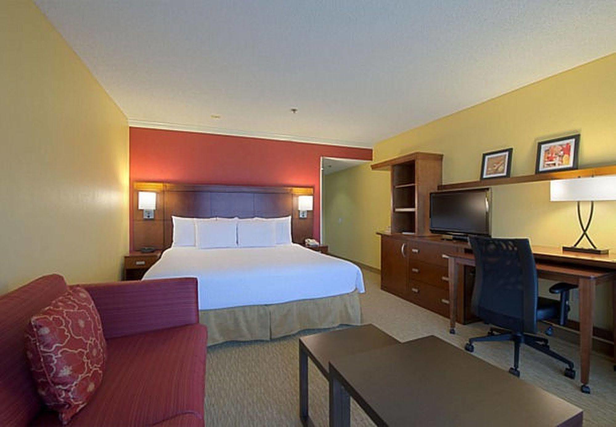 Courtyard By Marriott - 3* Naples