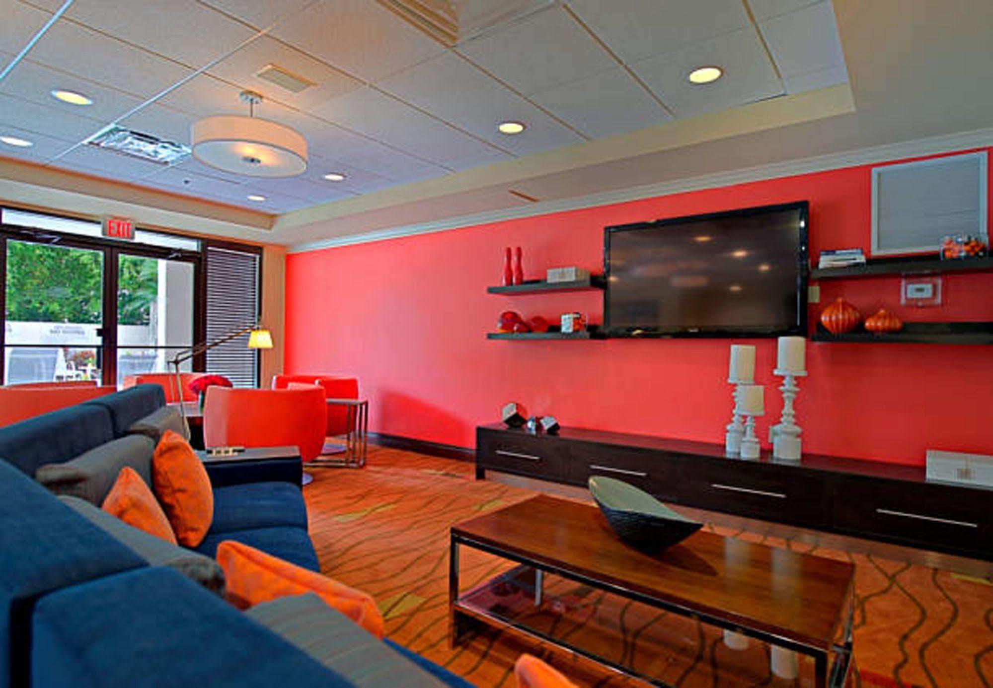 Courtyard By Marriott - 3* Naples