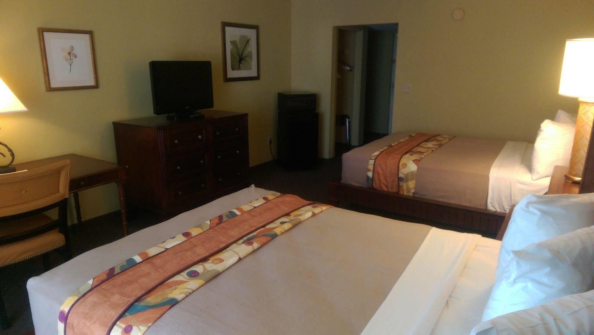 Vista Tarpon Hotel