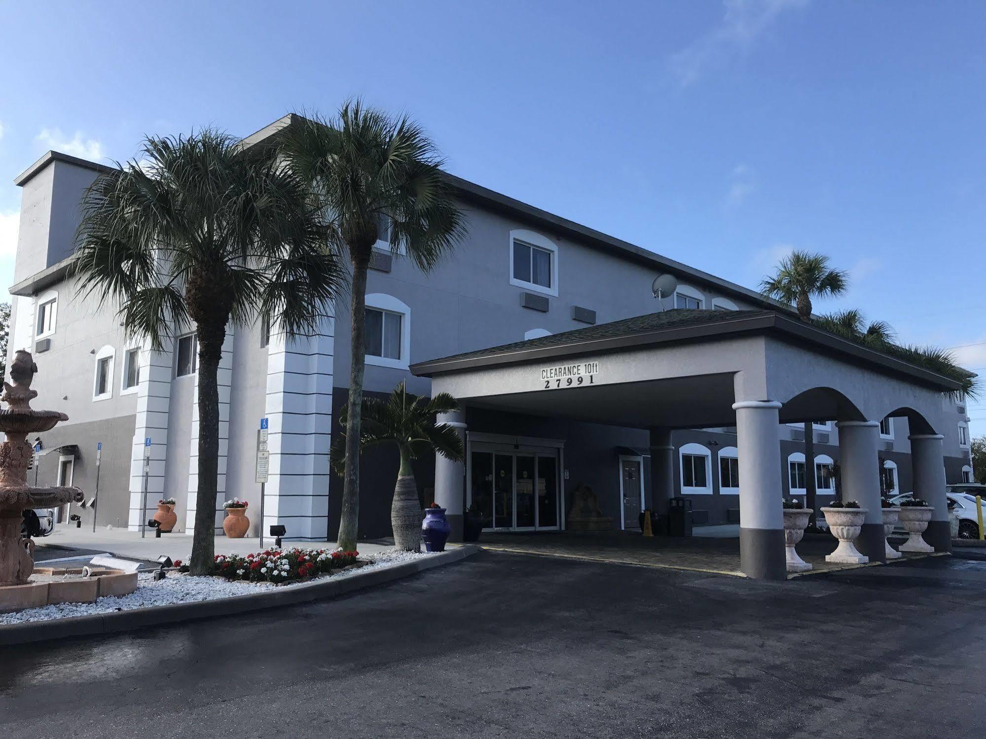 Days & By Wyndham North Naples Hotel