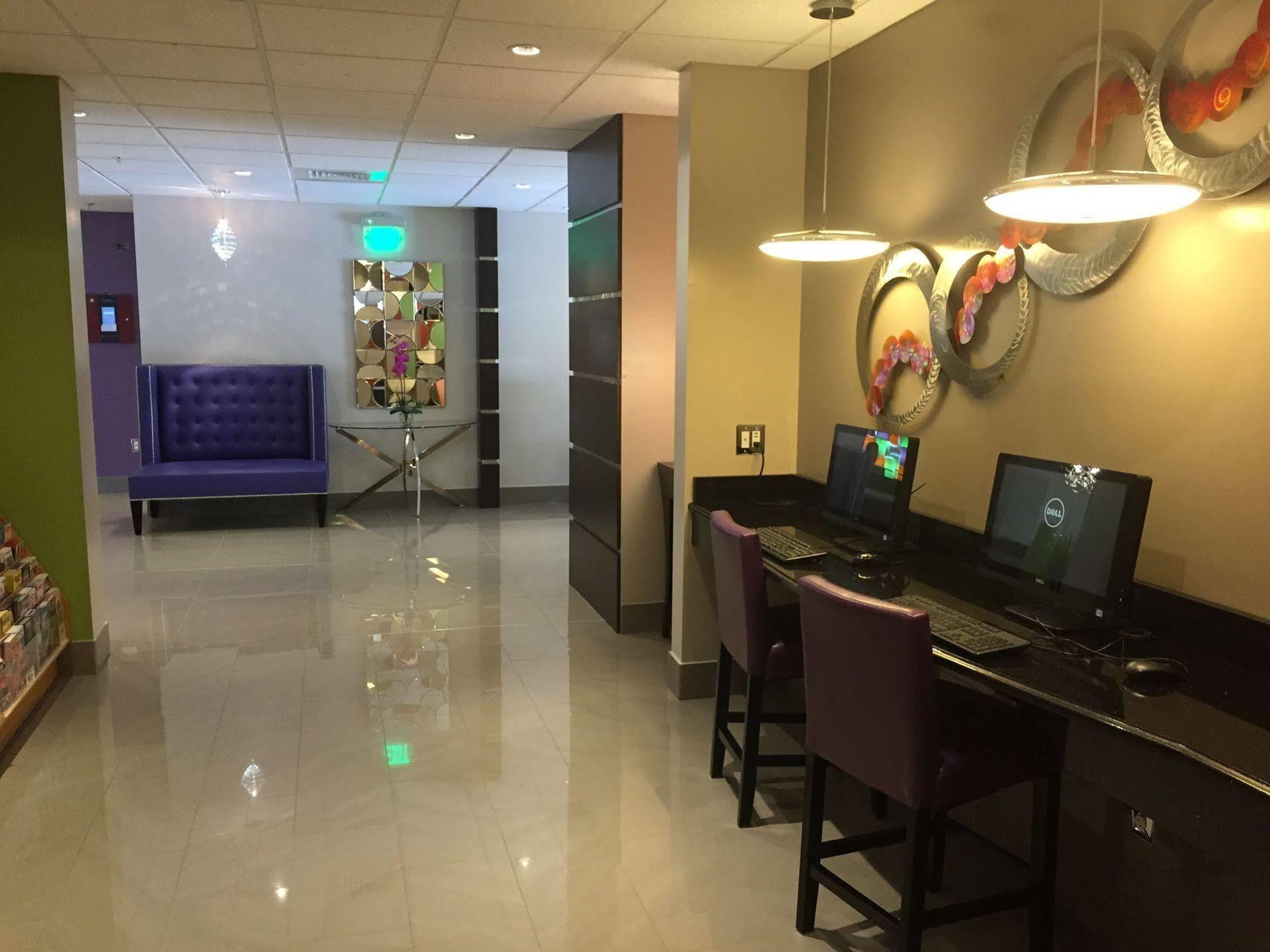 Hotel Days & By Wyndham North Naples 3*