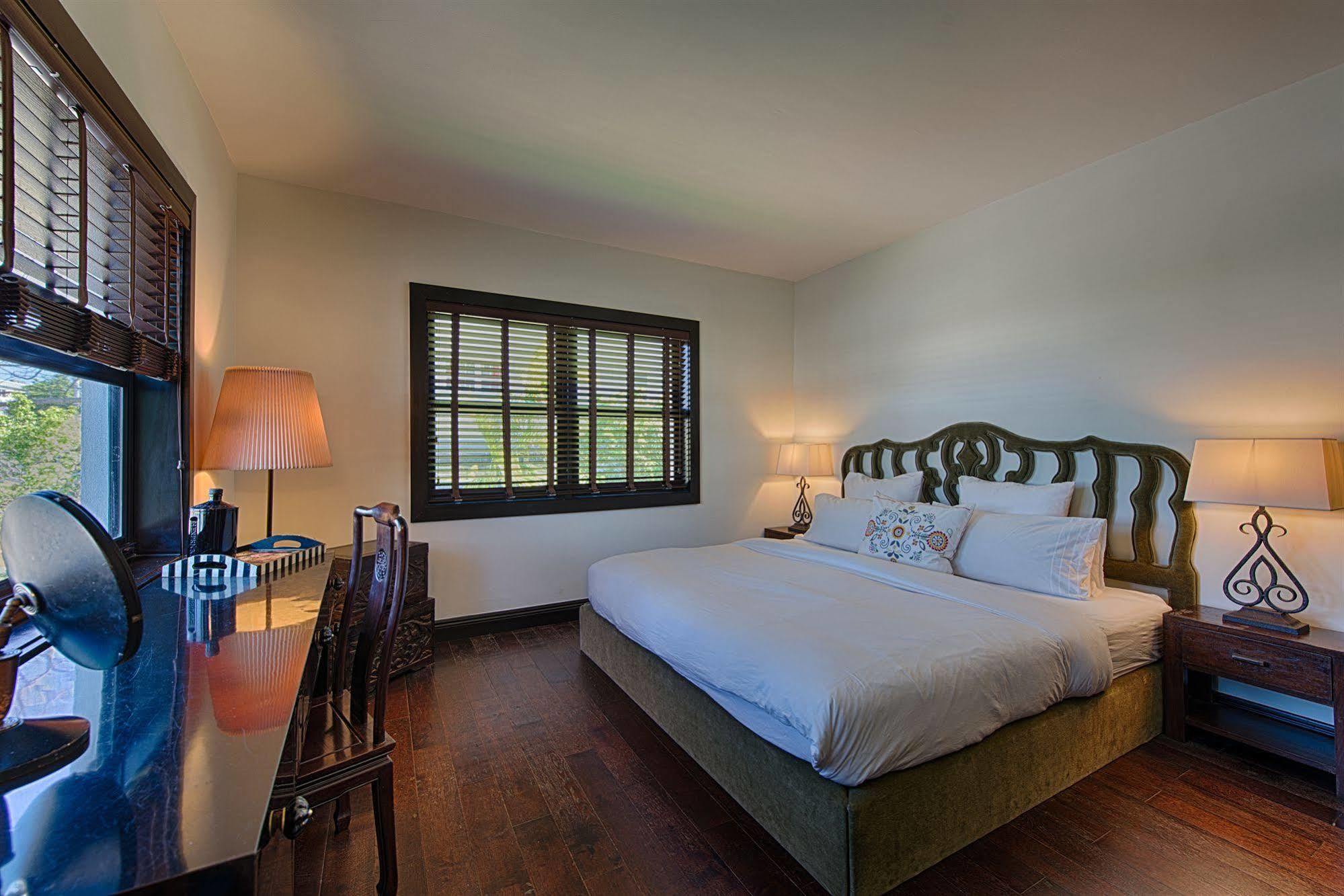 Miami Whitehouse Aparthotel 3*
