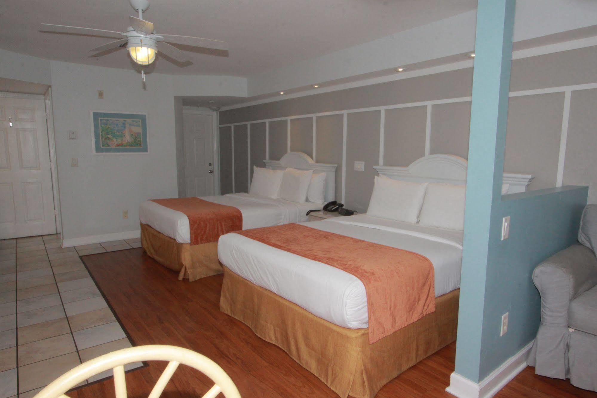 Lighthouse Resort: &