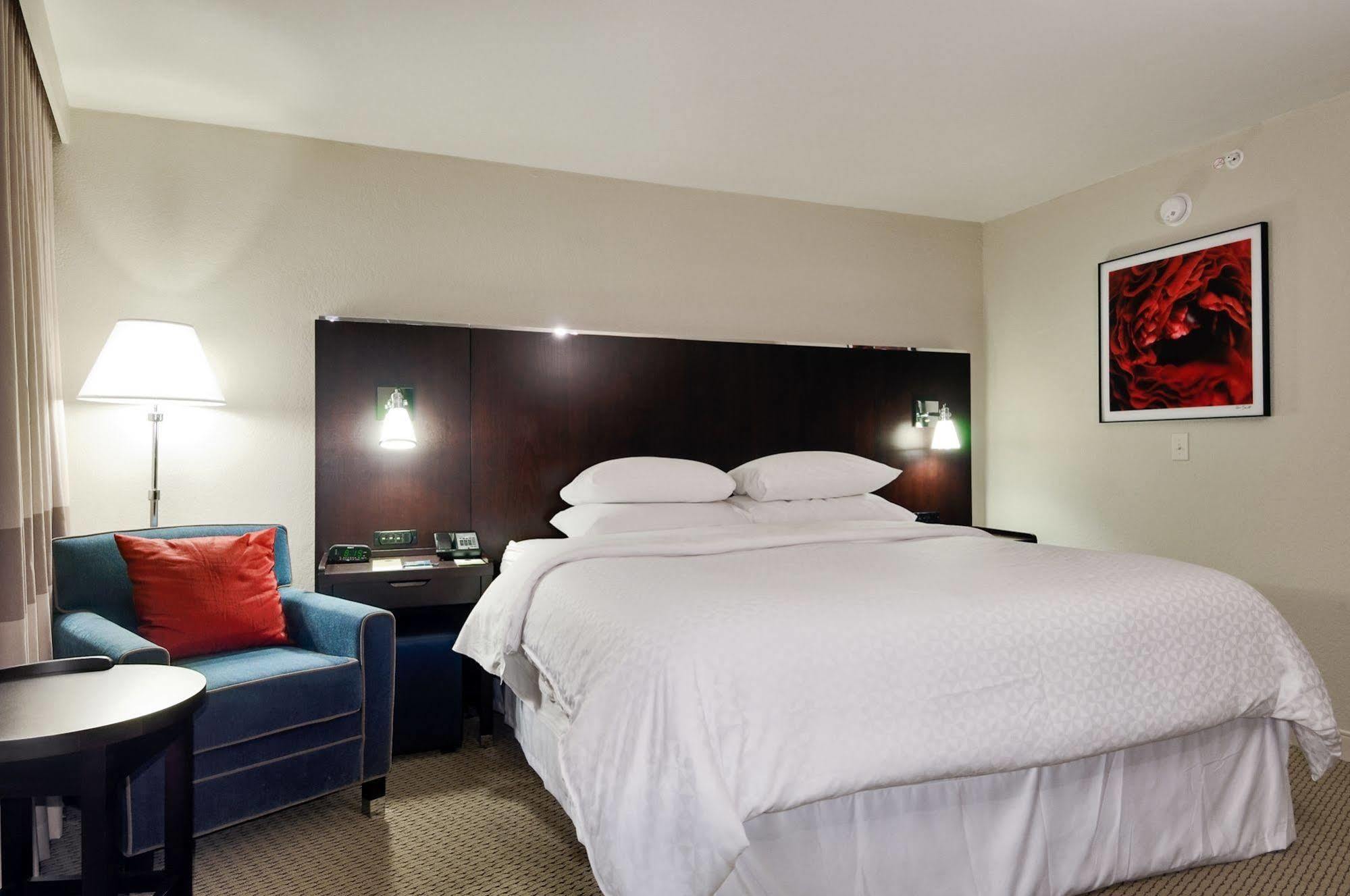 Four Points By Sheraton Downtown 4*