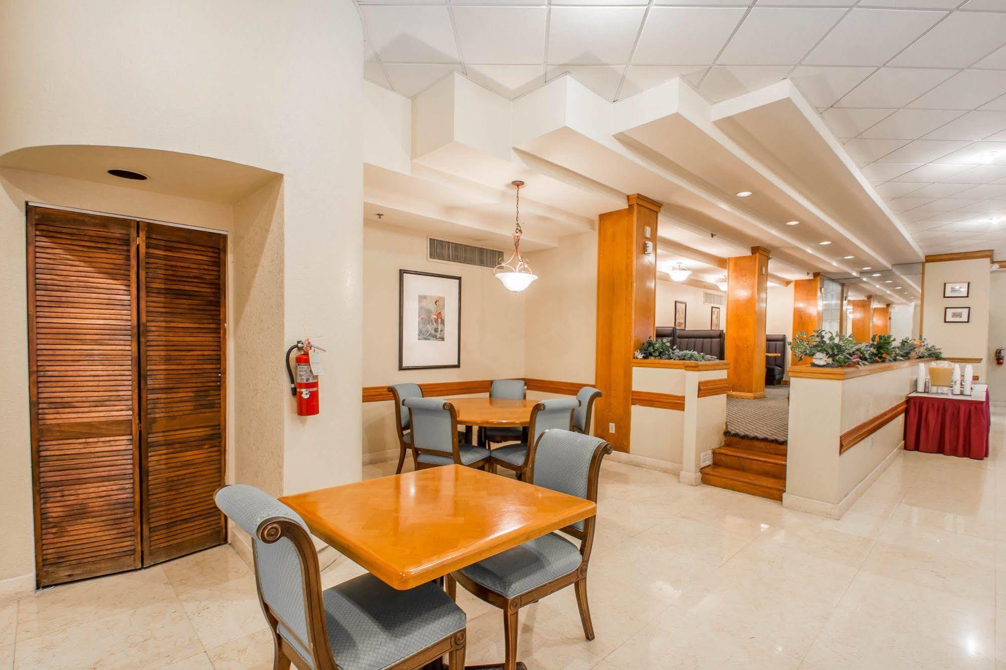 Hotel North Miami Gardens & (adults Only) 2*