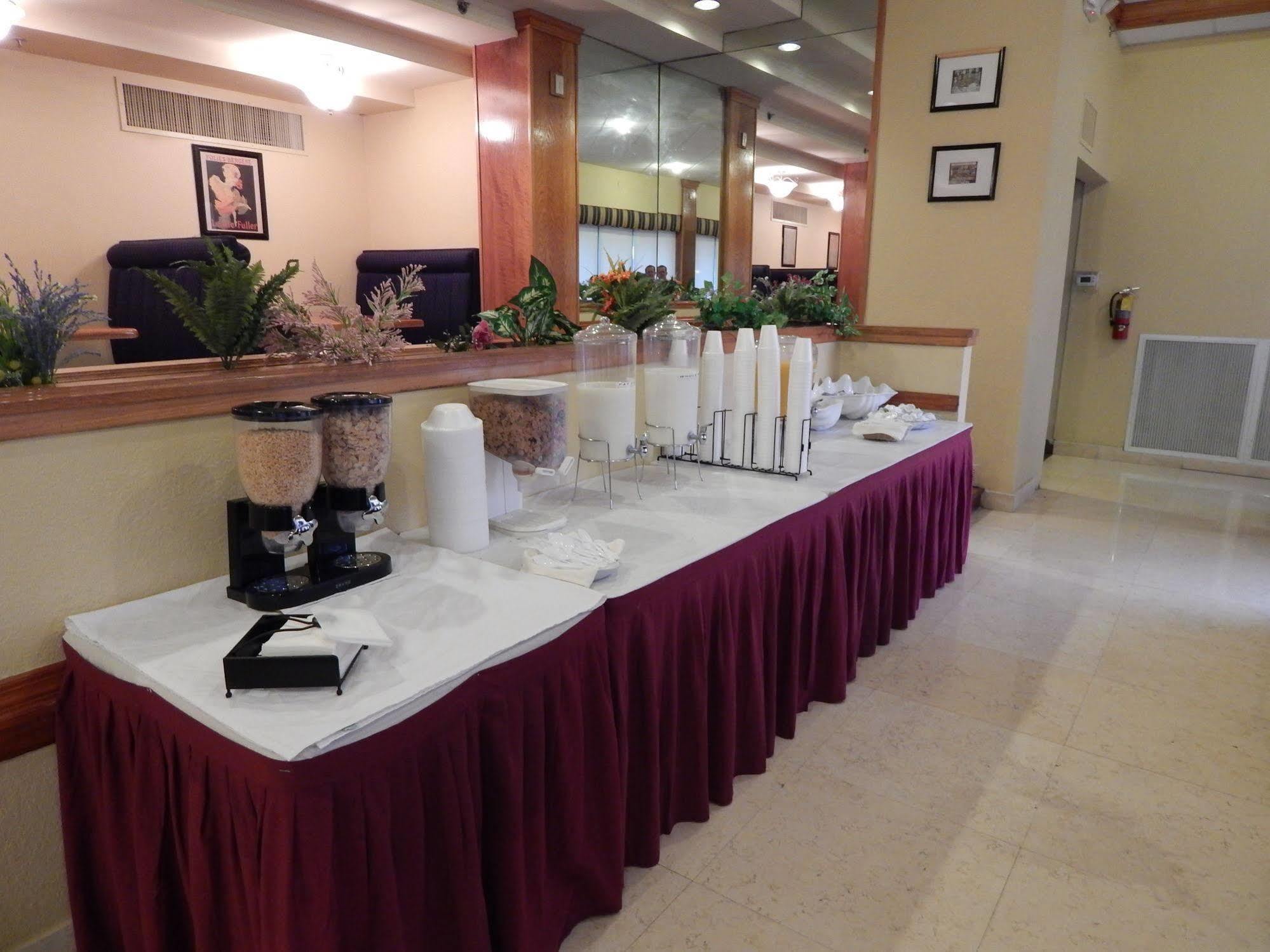 North Miami Gardens & (adults Only) 2*