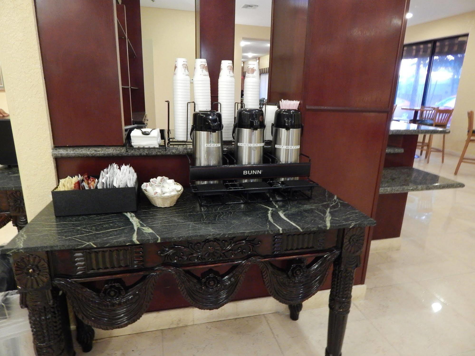 Hotel North Miami Gardens & (adults Only) 2*