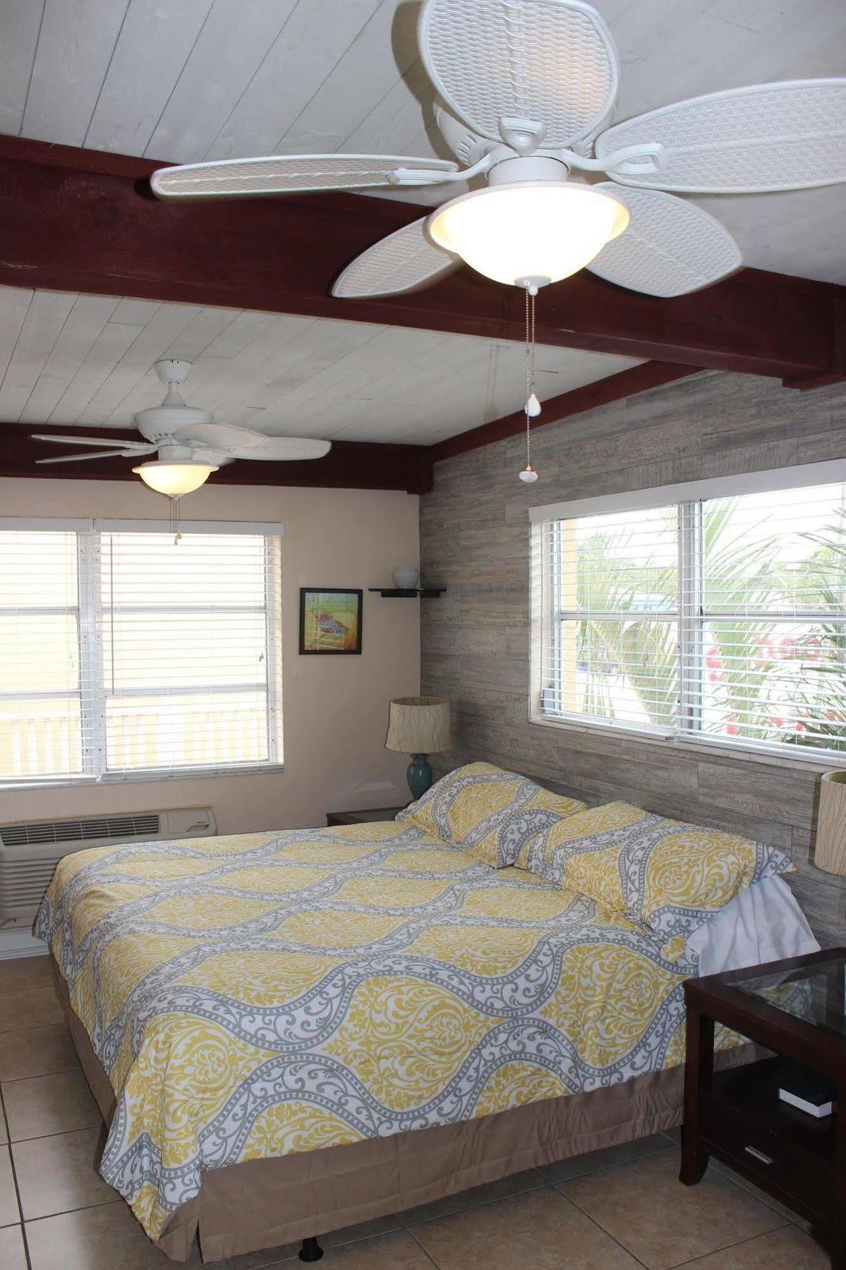 Schooner Aparthotel