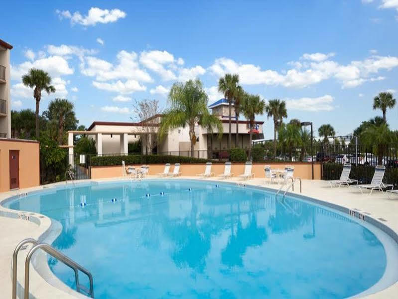Days By Wyndham Orlando Conv. Center/international Dr 2*