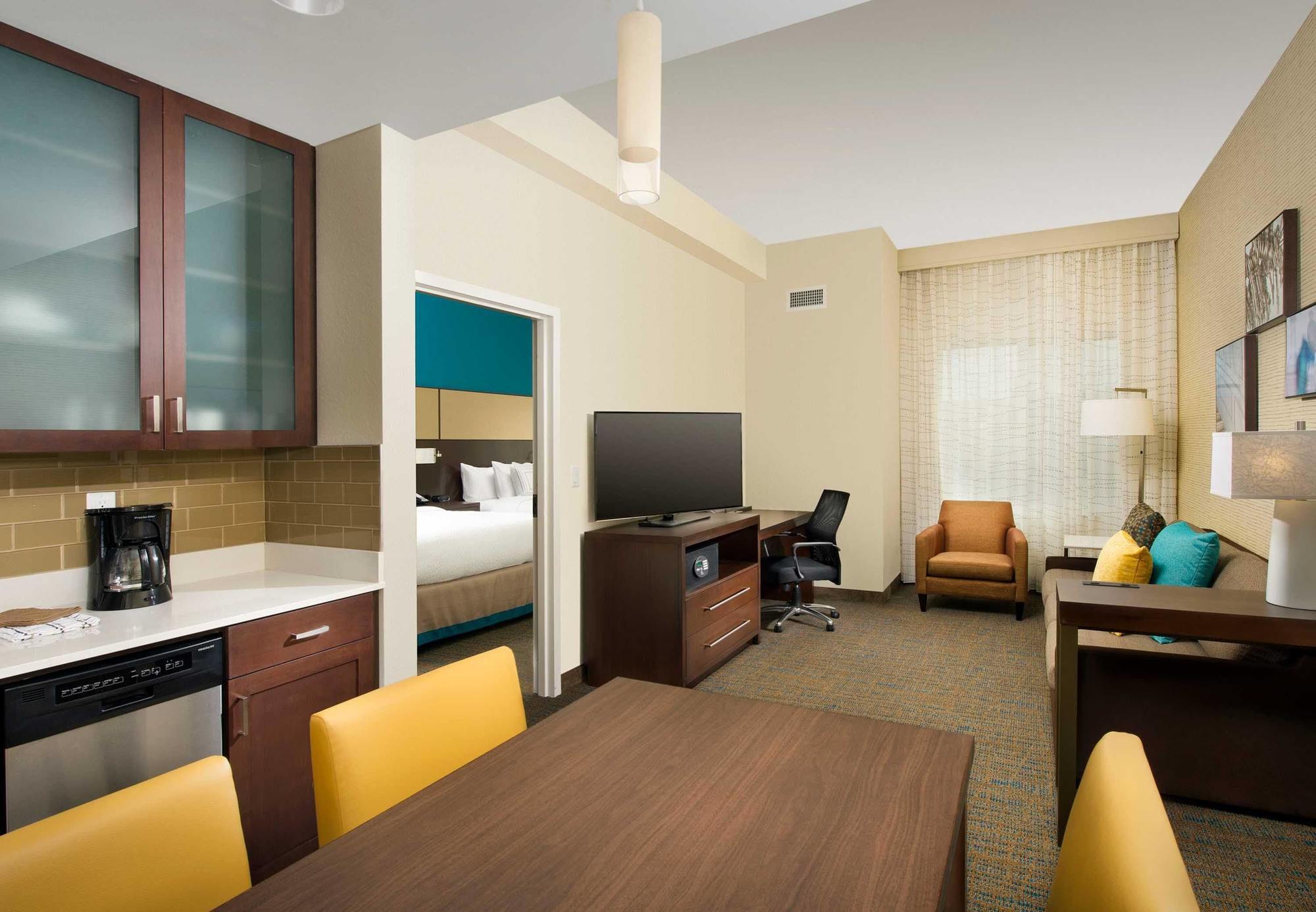 By Marriott Miami Airport West/doral 3*