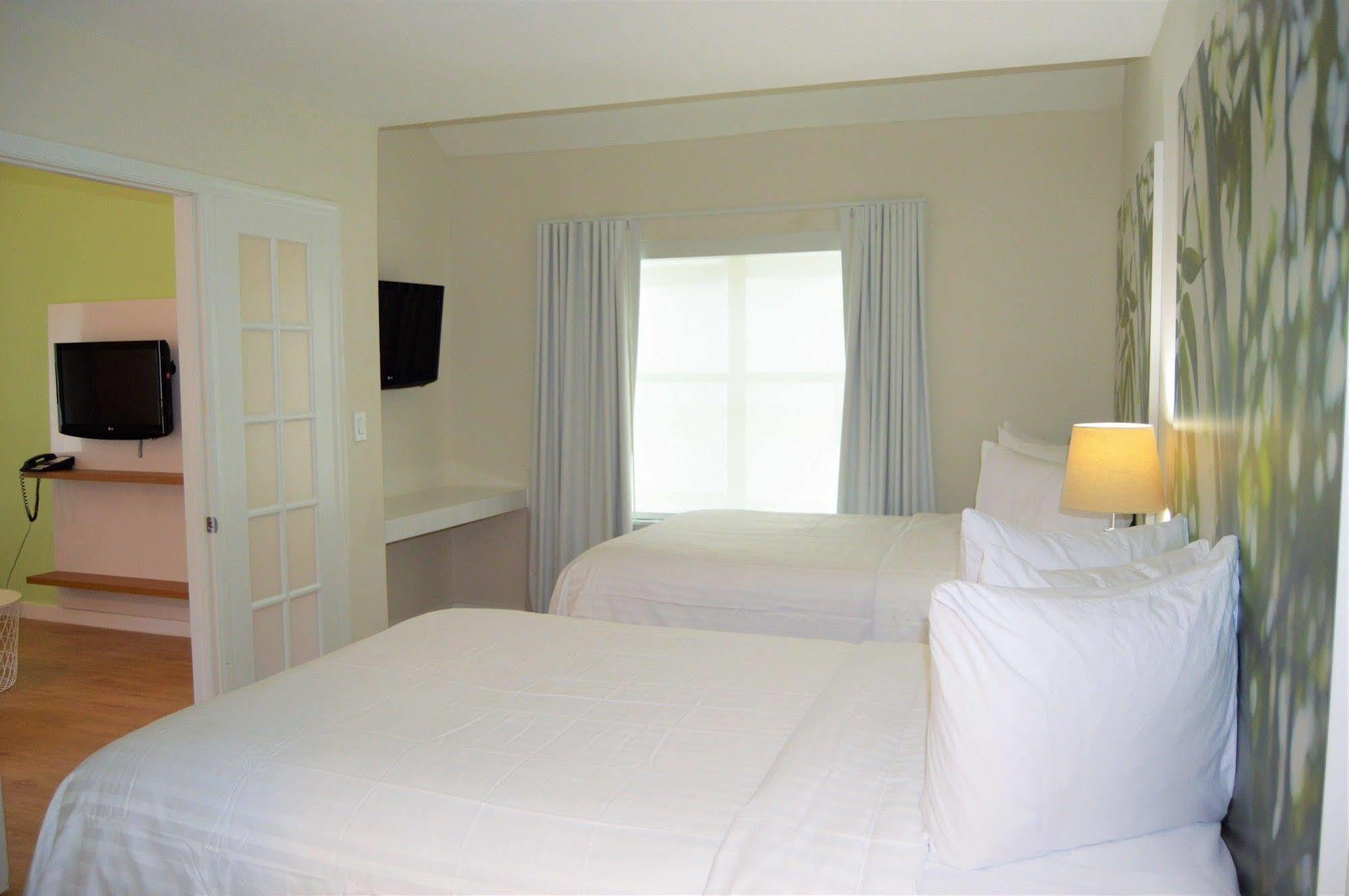 & Miami Airport West 3*