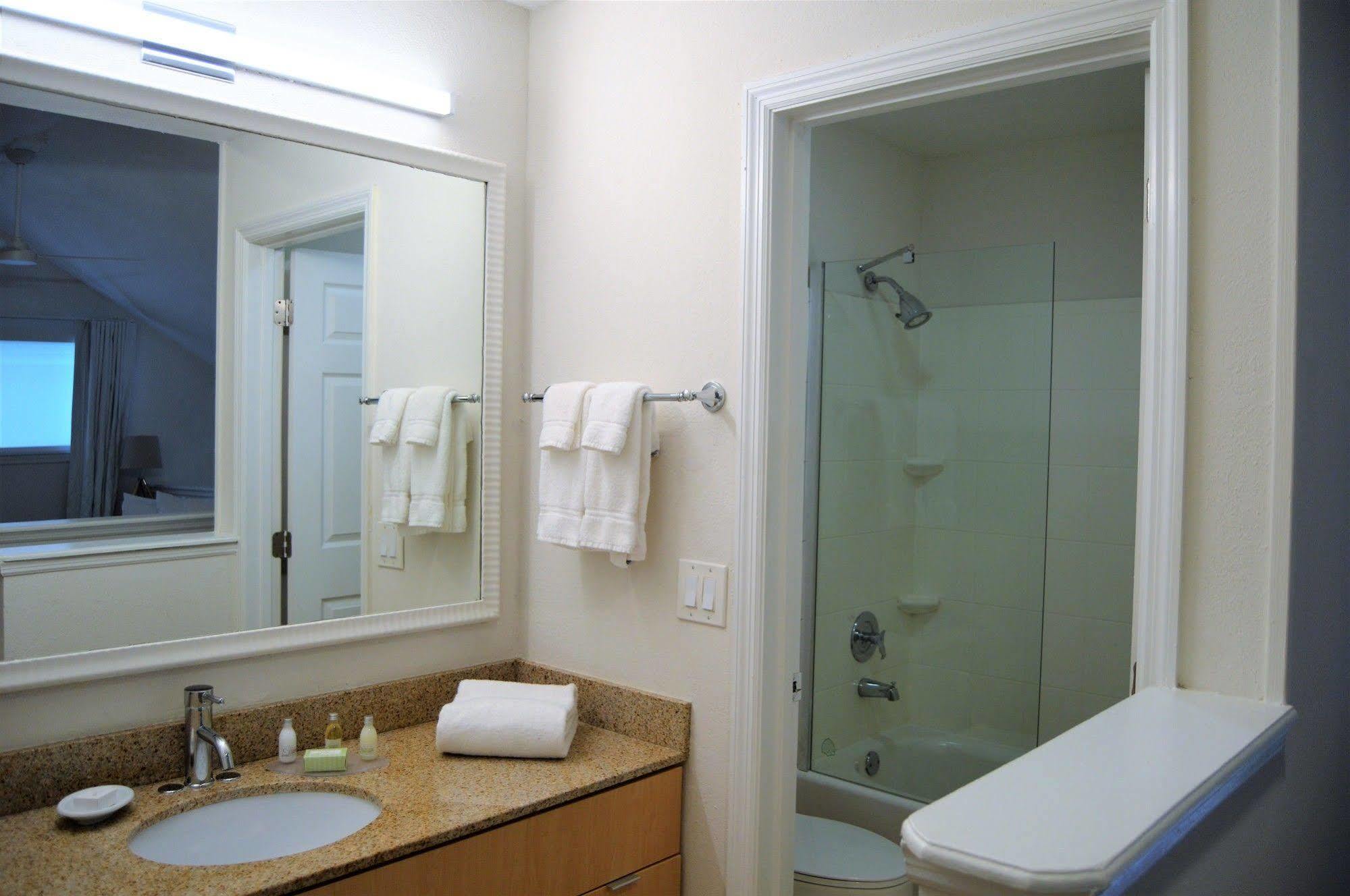 & Miami Airport West Hotel 3*