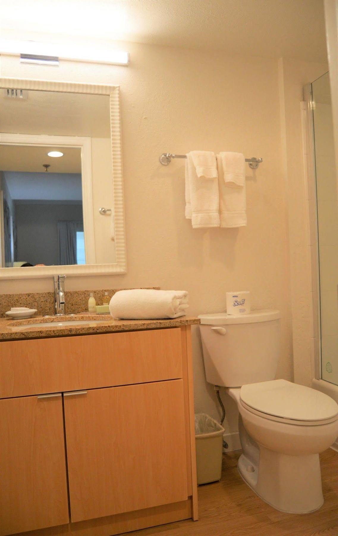 Hotel & Miami Airport West Doral