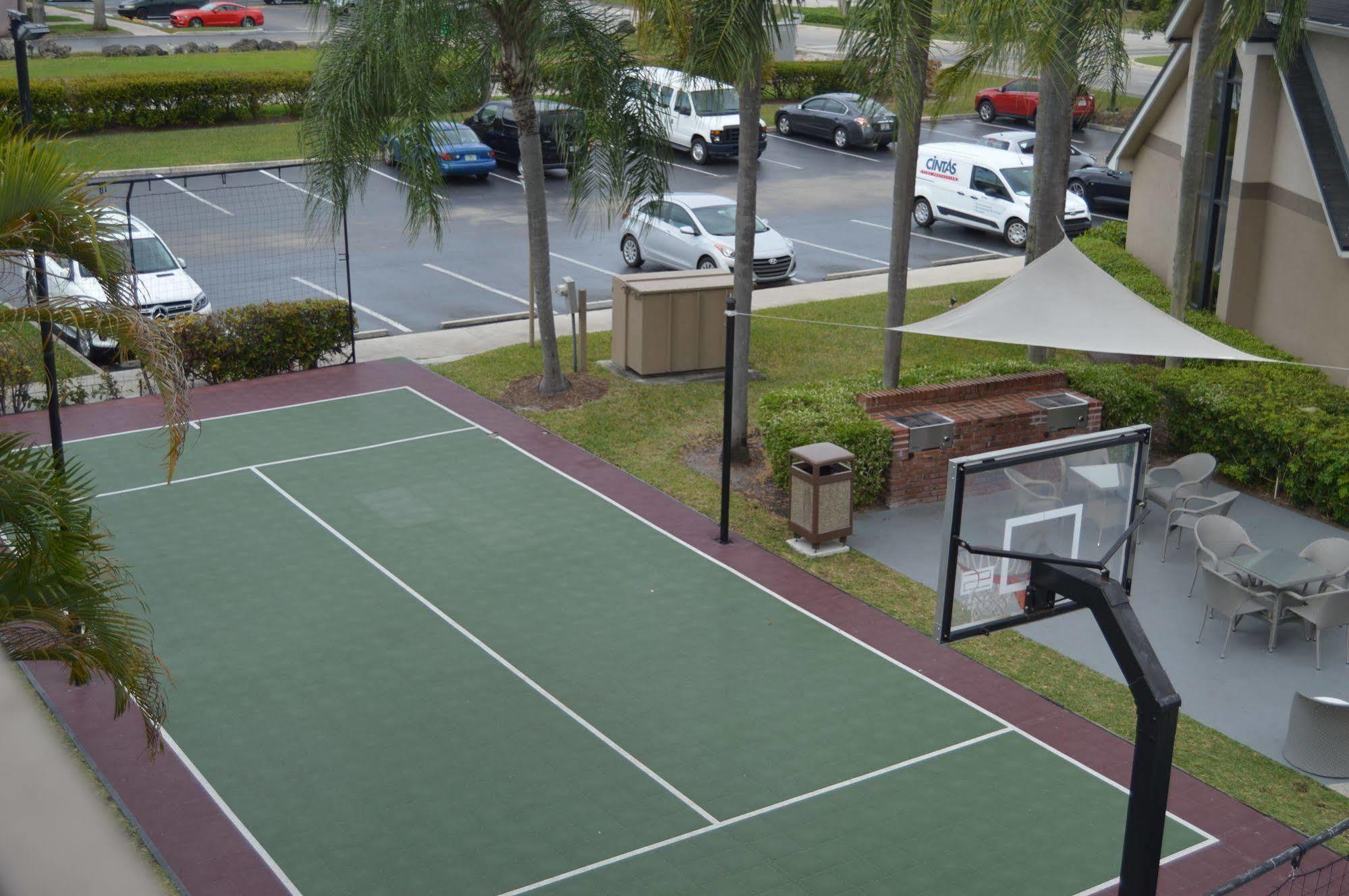 Hotel & Miami Airport West Doral