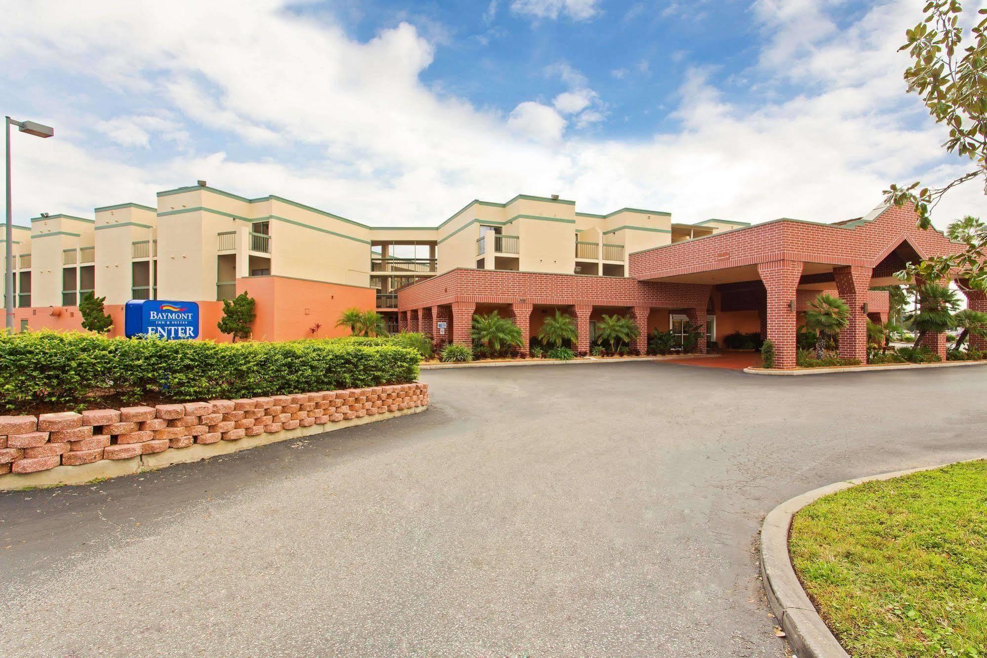 Hotel Baymont By Wyndham Near Busch Gardens 2*