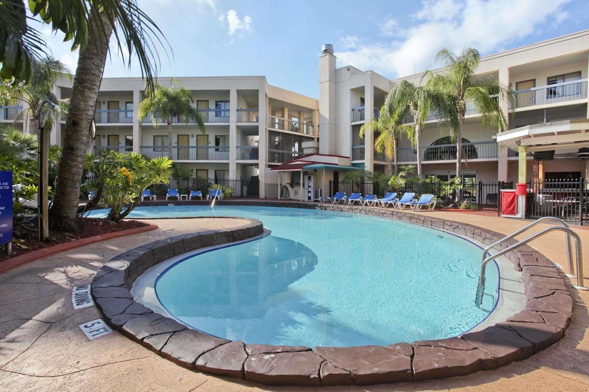 Baymont By Wyndham Near Busch Gardens Hotel 2*