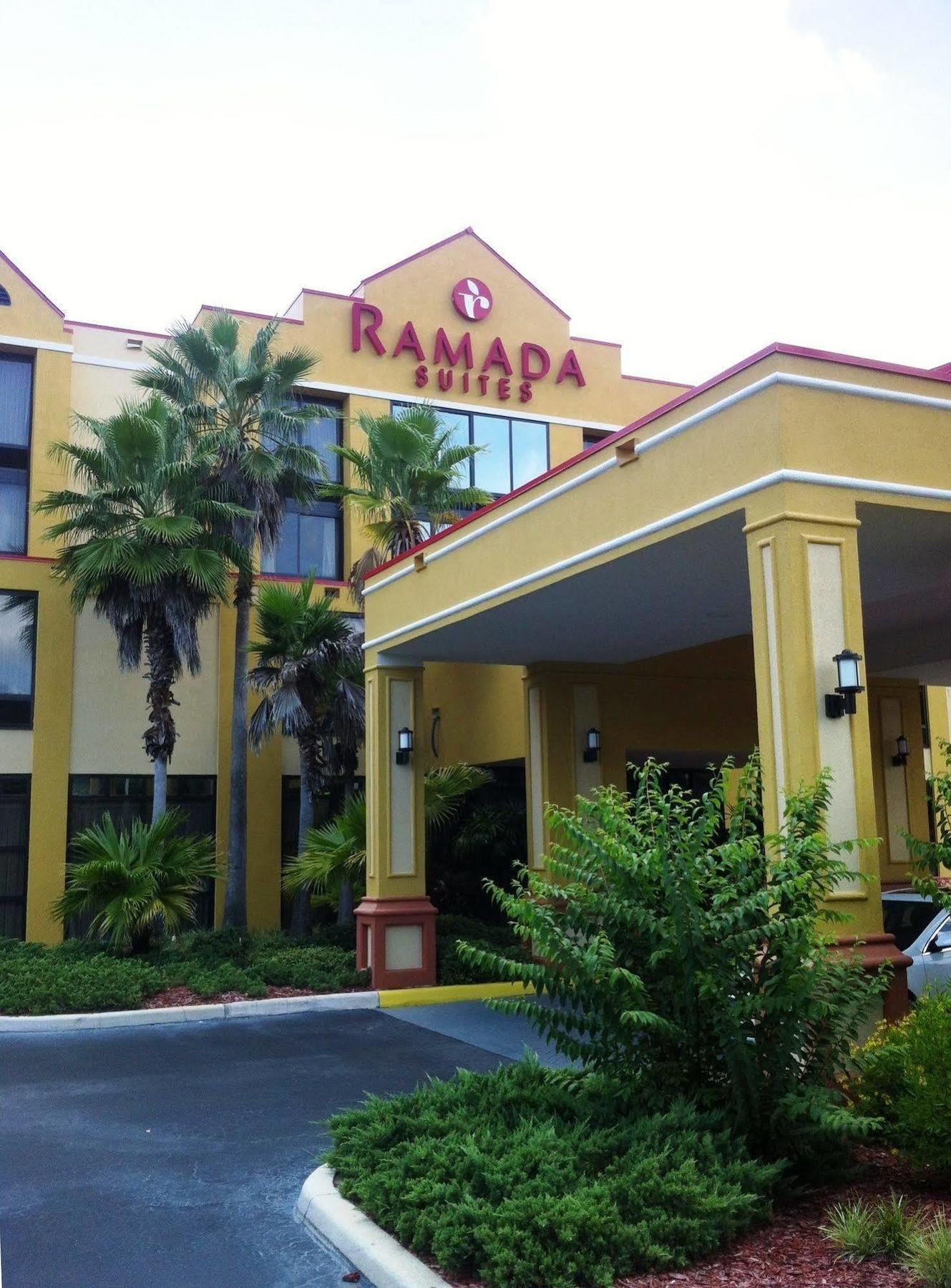 Ramada By Wyndham Airport- Free Airport Shuttle Hotel 3*