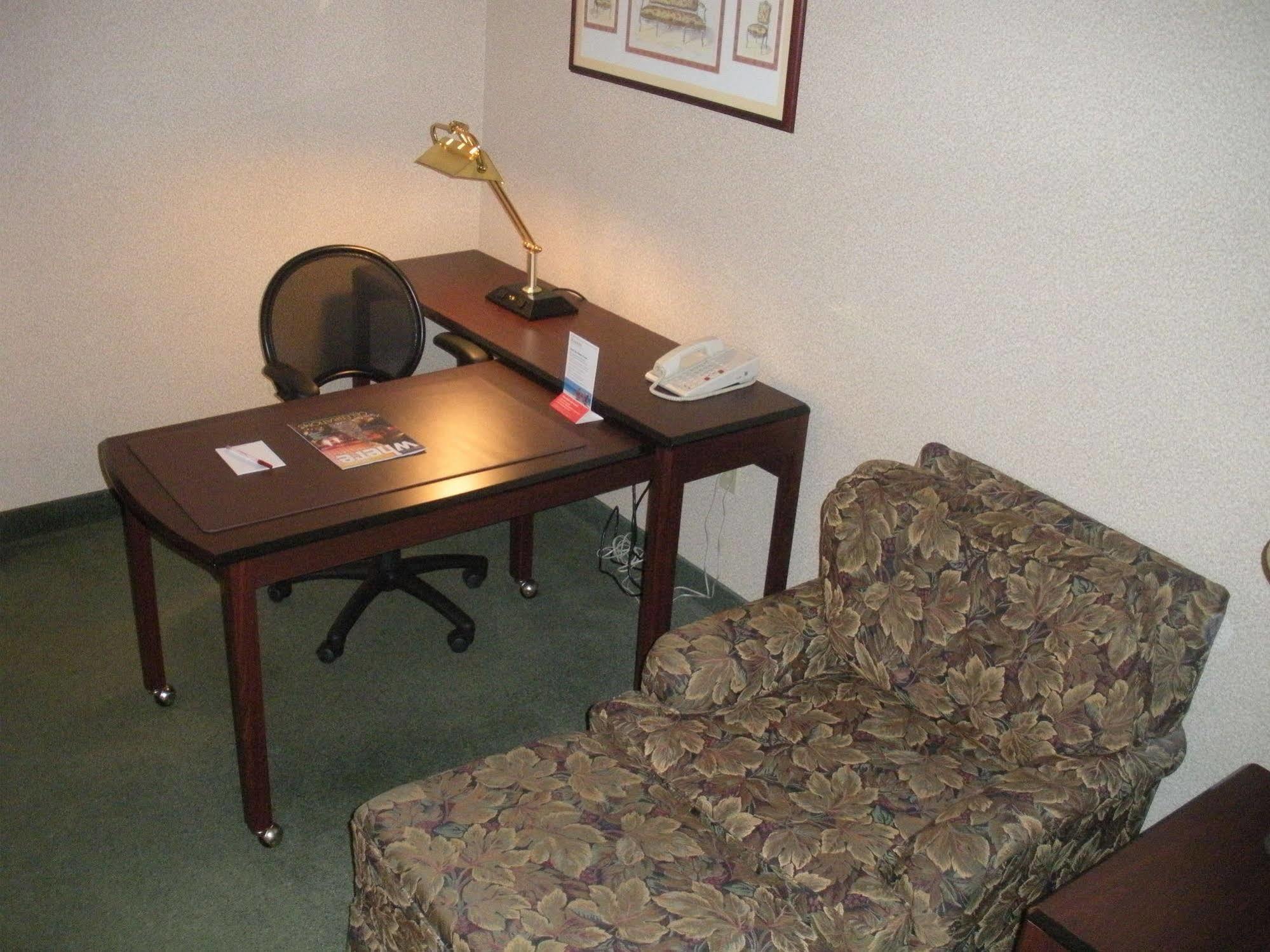 Ramada By Wyndham Airport- Free Airport Shuttle Hotel Orlando