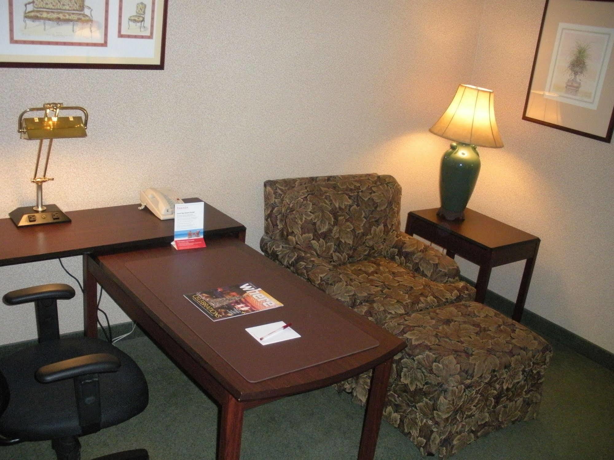 Hotel Ramada By Wyndham Airport- Free Airport Shuttle Orlando