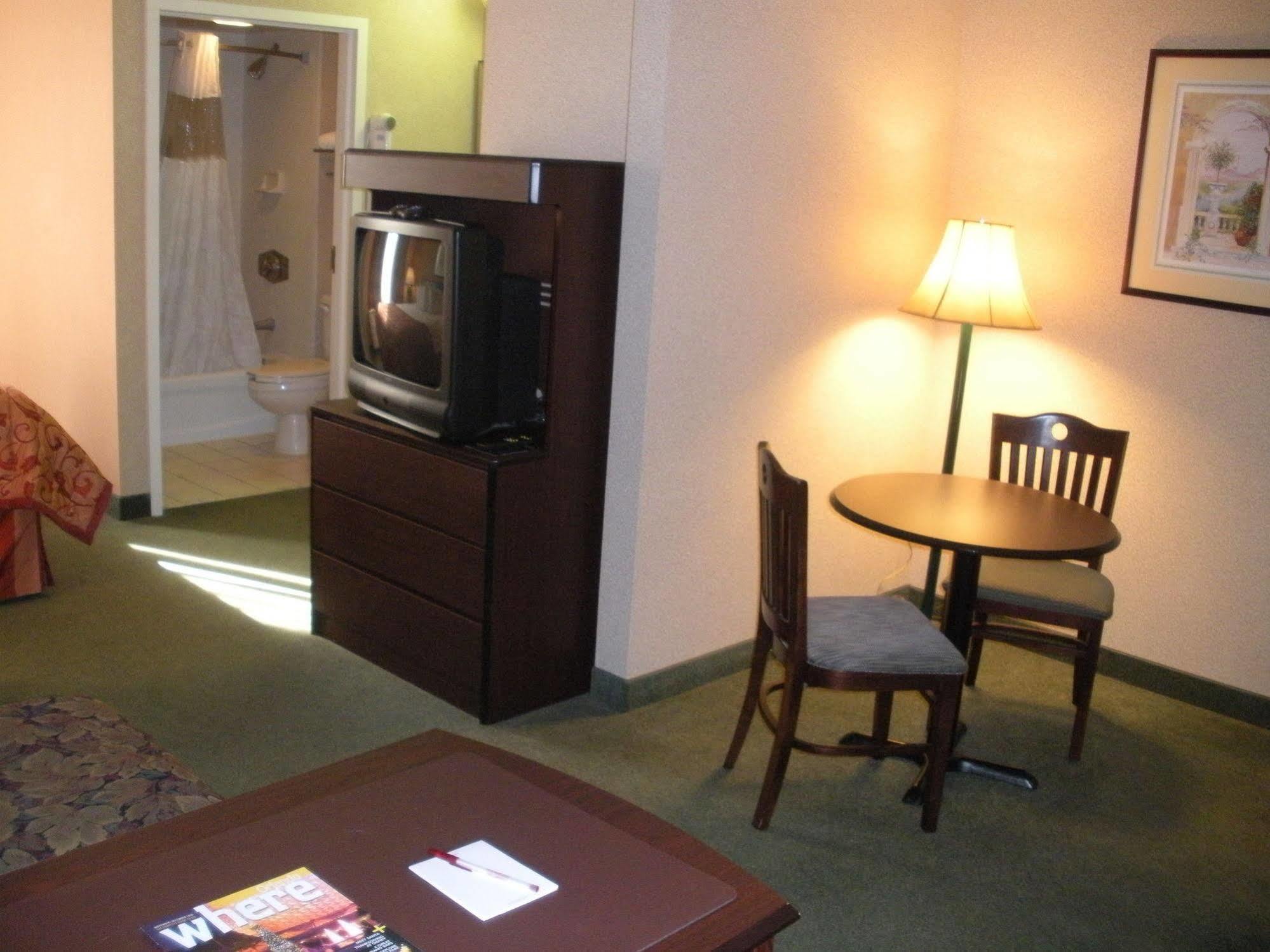 Hotel Ramada By Wyndham Airport- Free Airport Shuttle