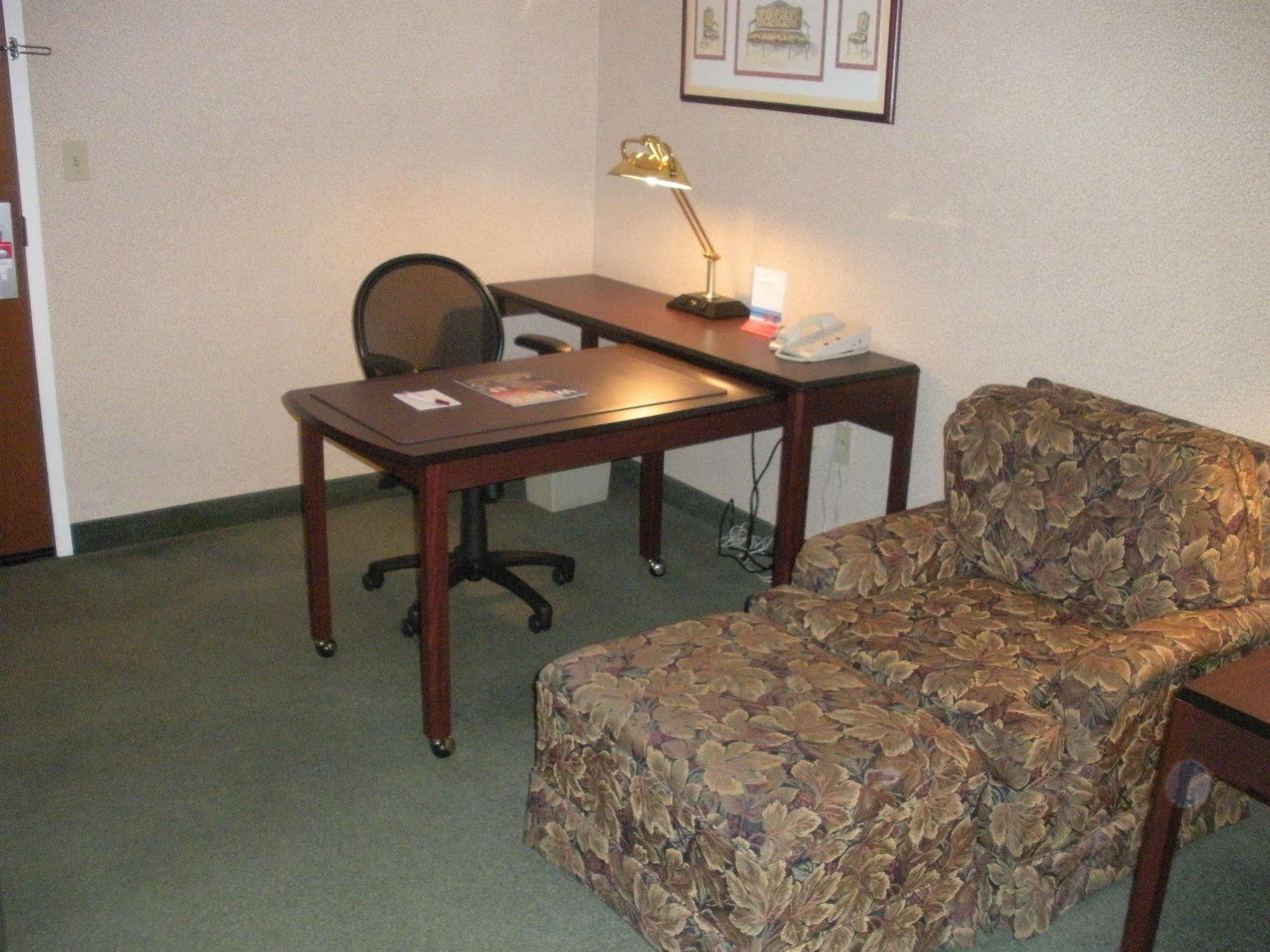 Ramada By Wyndham Airport- Free Airport Shuttle Hotel