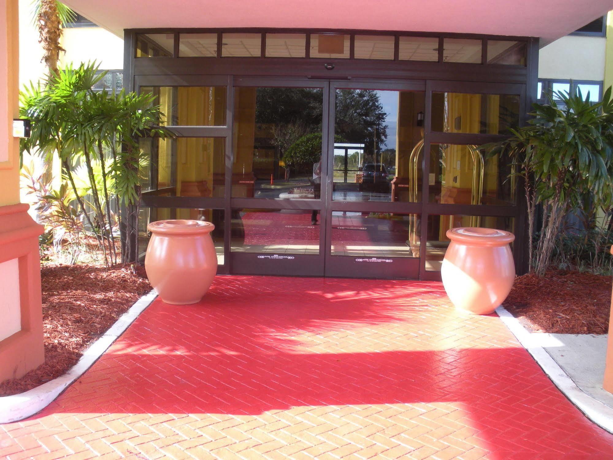 Hotel Ramada By Wyndham Airport- Free Airport Shuttle Orlando