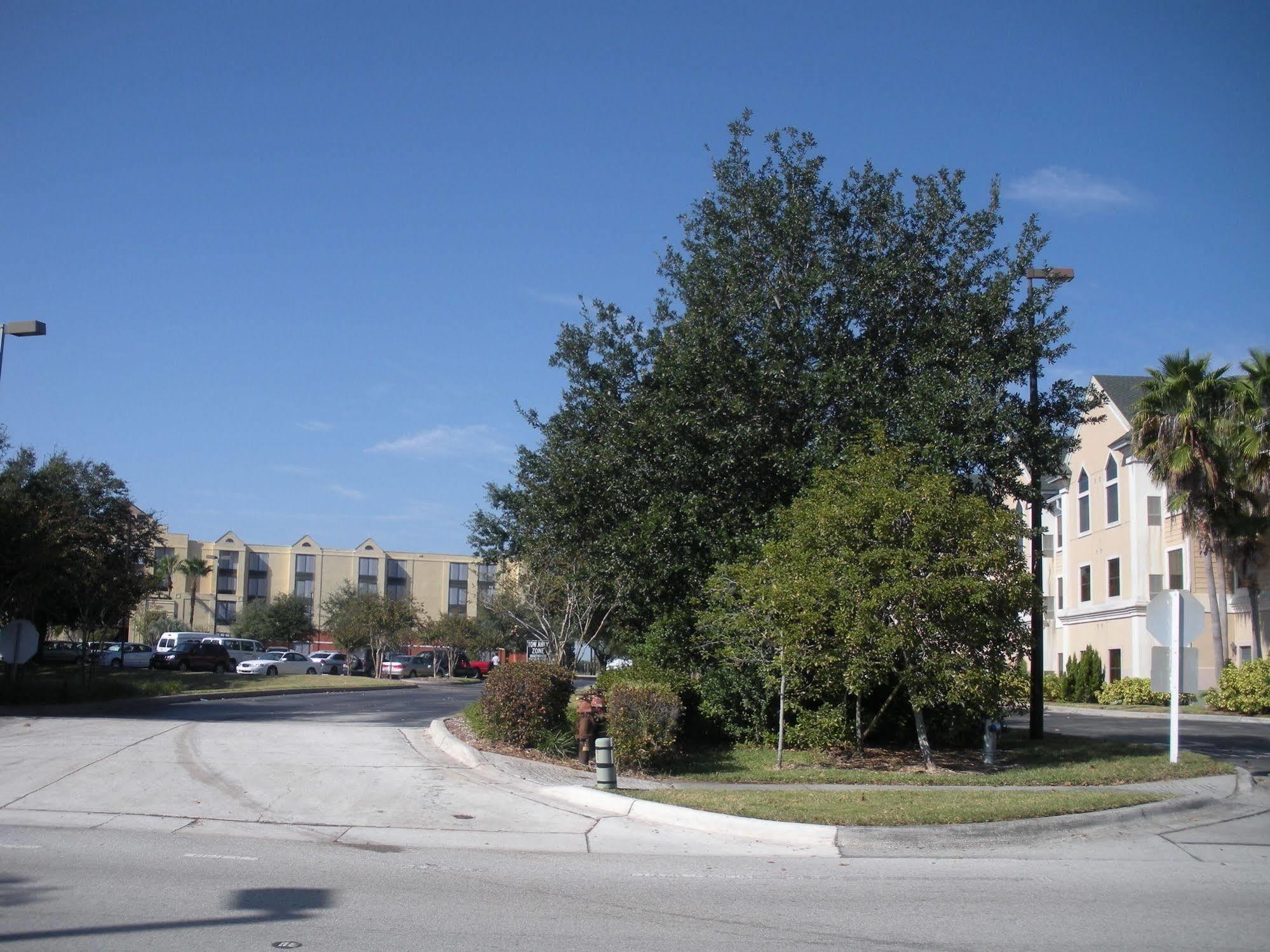 Ramada By Wyndham Airport- Free Airport Shuttle