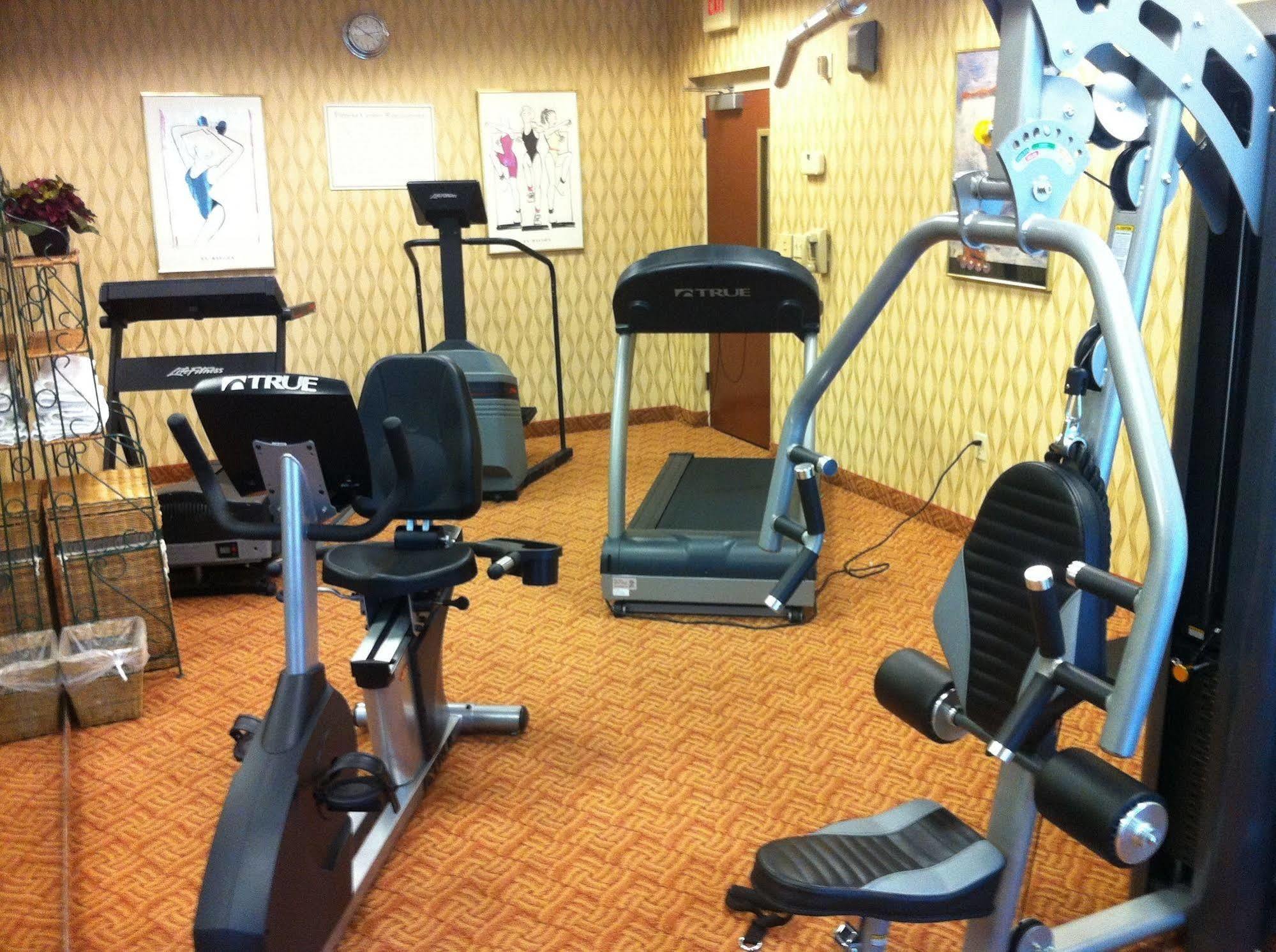 Ramada By Wyndham Airport- Free Airport Shuttle 3*