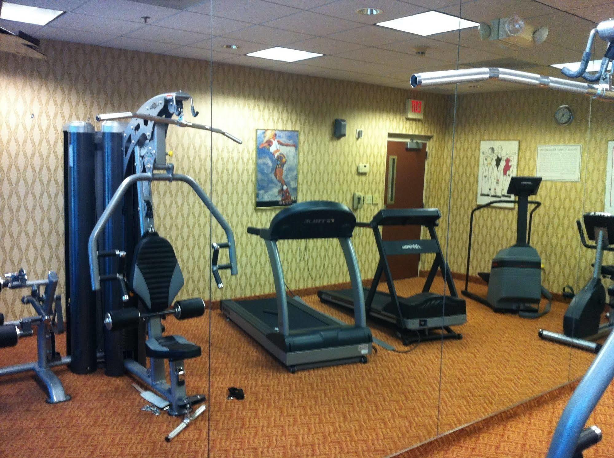 Ramada By Wyndham Airport- Free Airport Shuttle Orlando