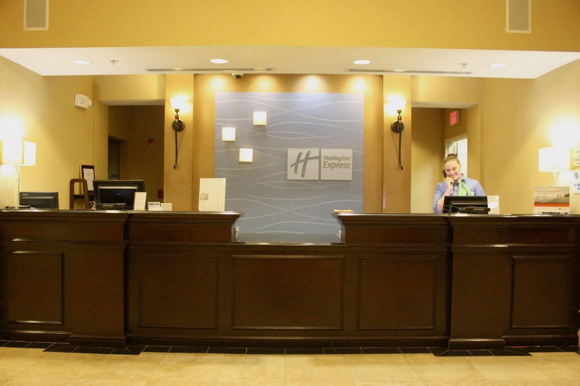 Express & South I-10 By Ihg Hotel 3*