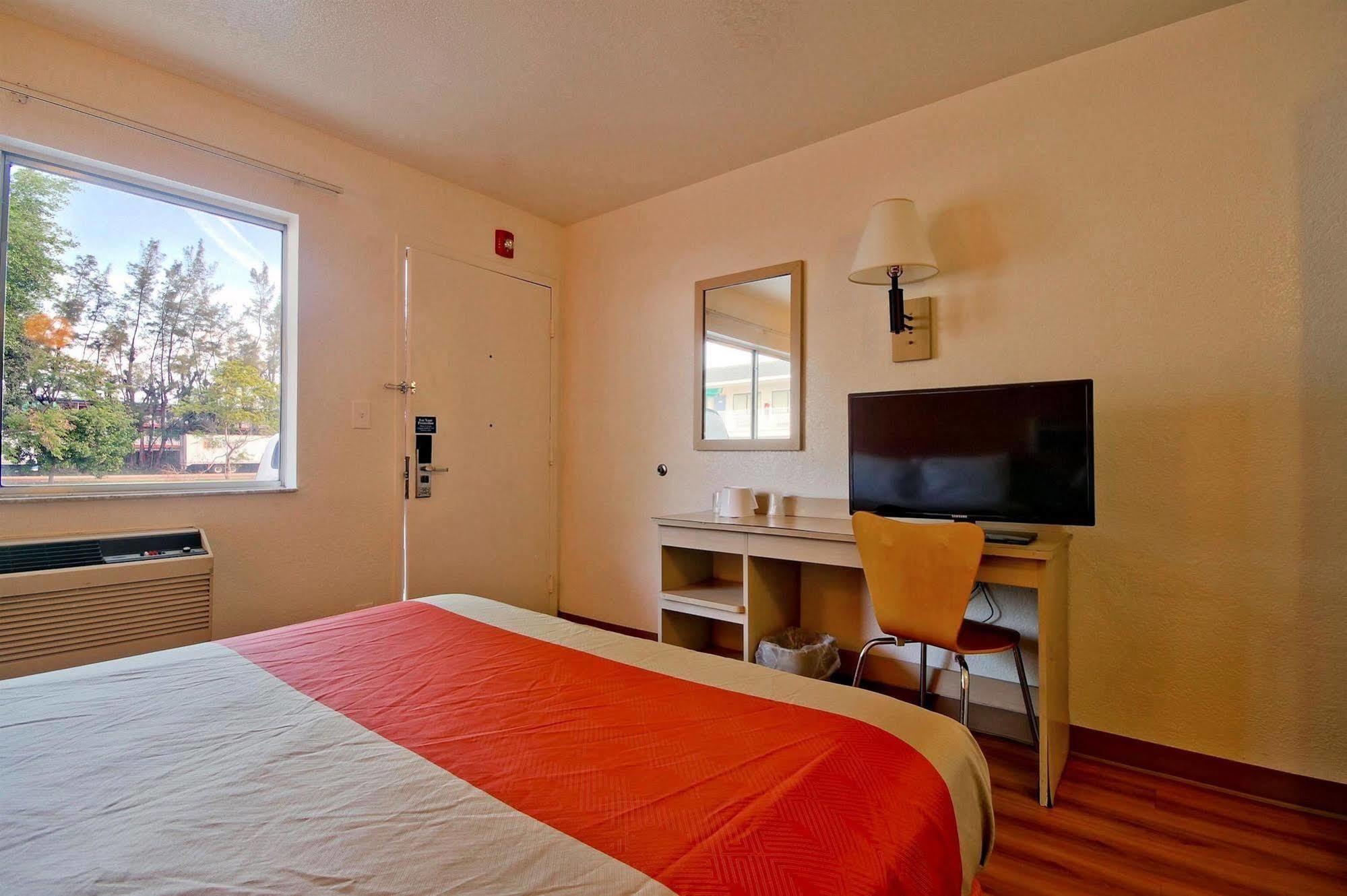 Travelodge By Wyndham Pompano Hotel 2*