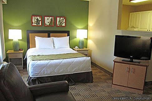 Extended America Select Airport Memorial Hwy Hotel