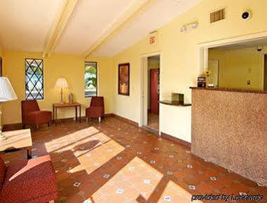 Super 8 By Wyndham West Palm 2*