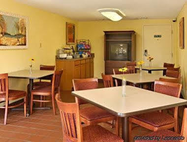 Motel Super 8 By Wyndham West Palm