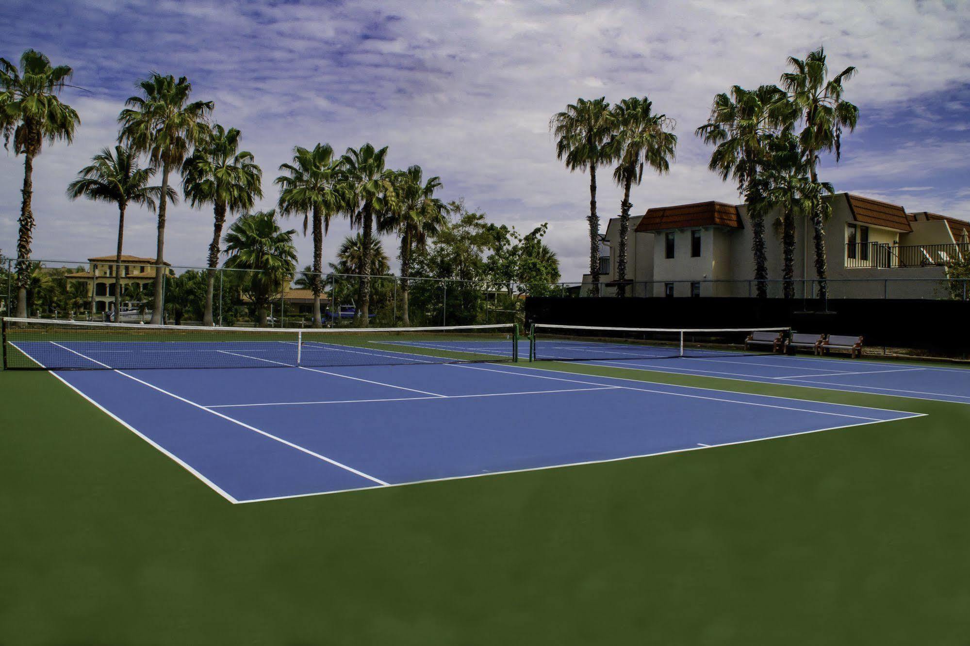 Resort Moorings 3*