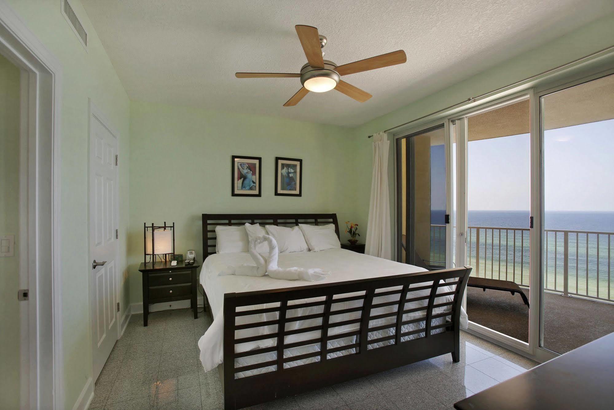 Twin Palms Apartment *