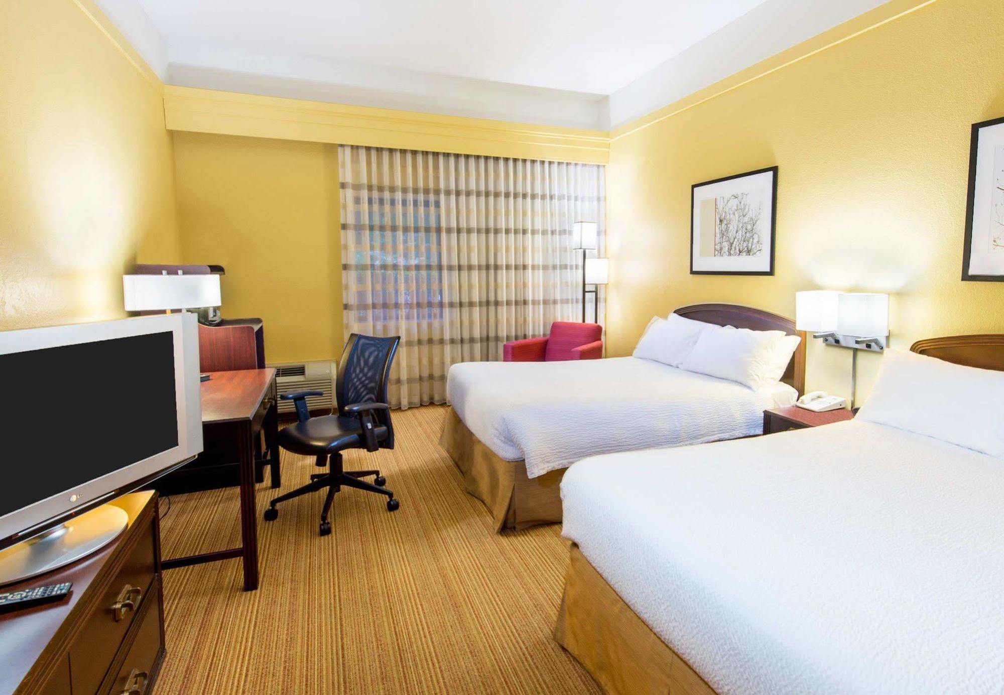 Courtyard By Marriott Pensacola