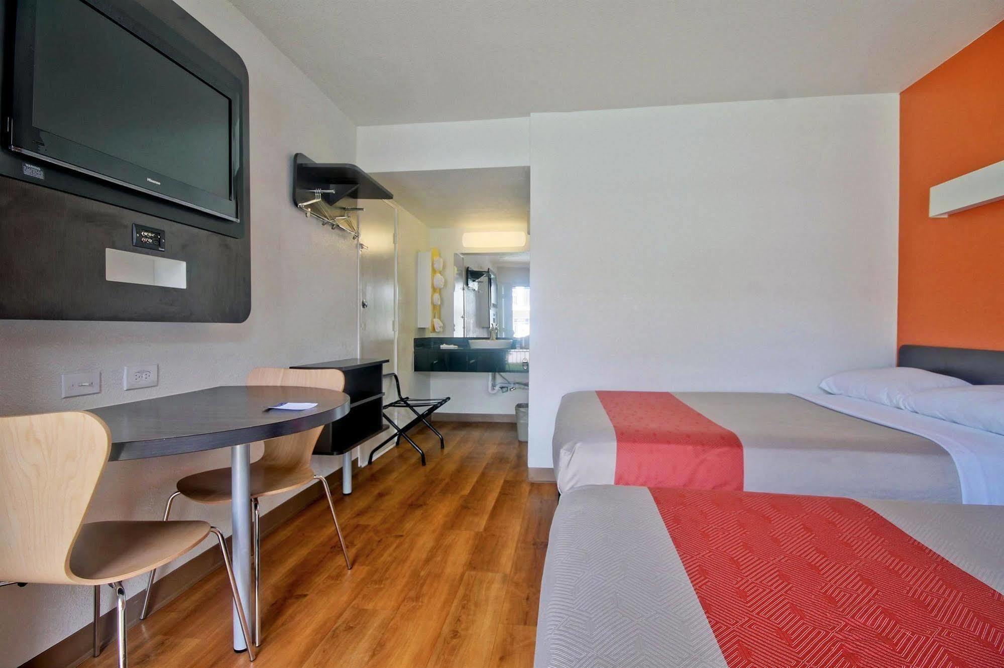 6 Dania Hotel Dania Beach