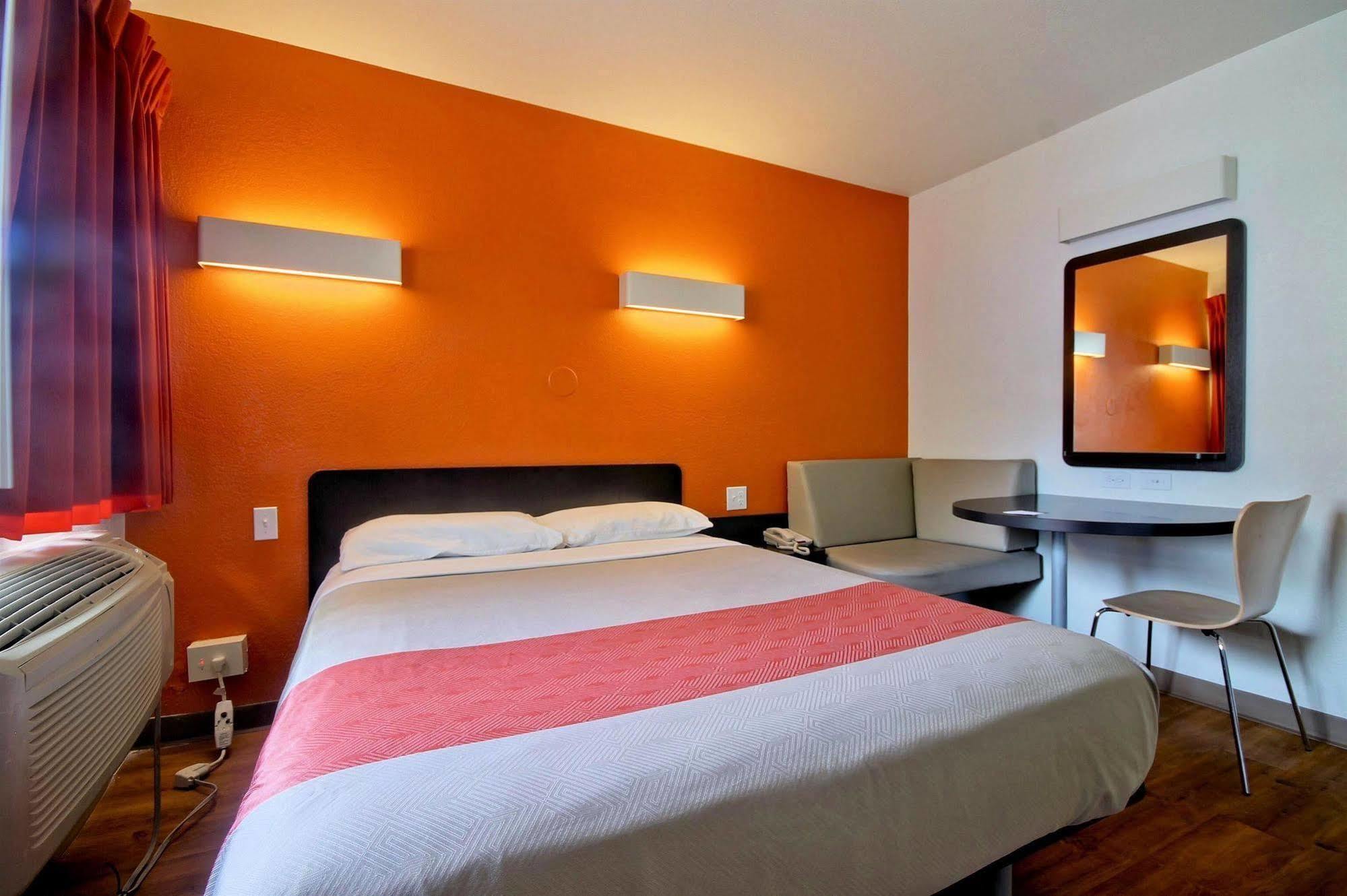 Hotel 6 Dania