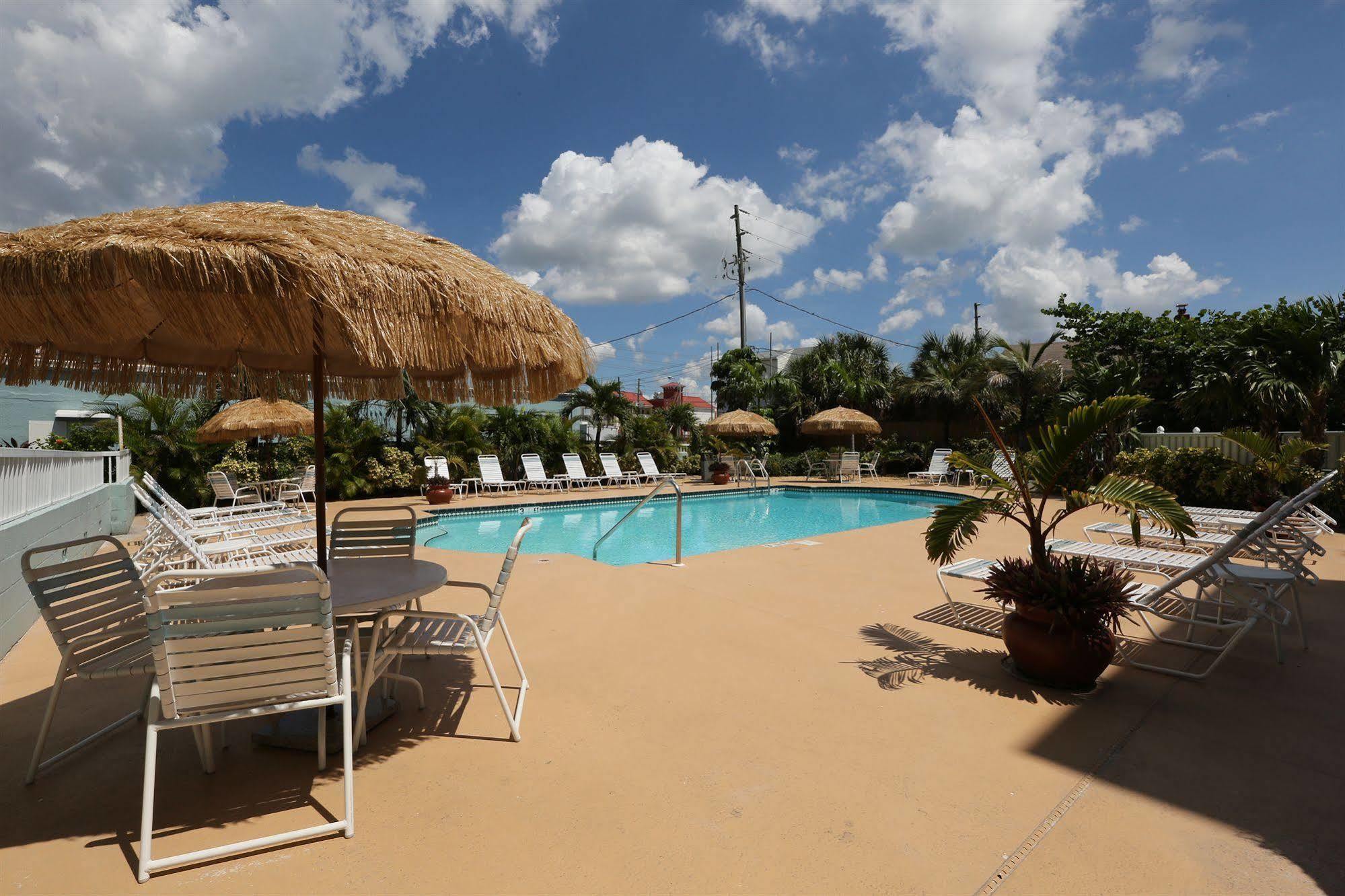 Hotel Barefoot Club St. Pete Beach