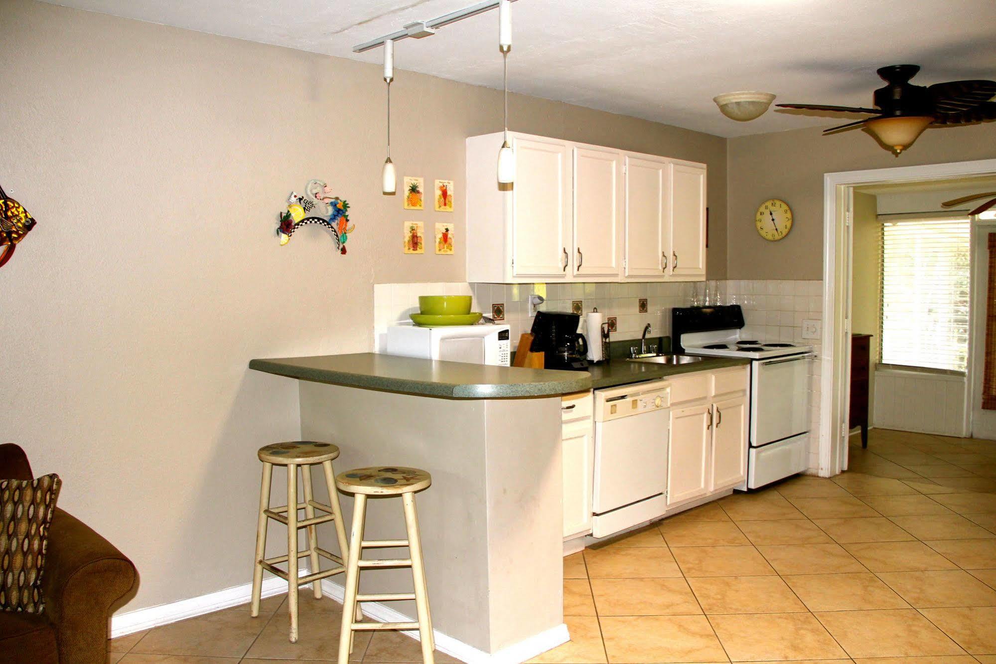 Haley's At Anna Maria Island Motel 2*